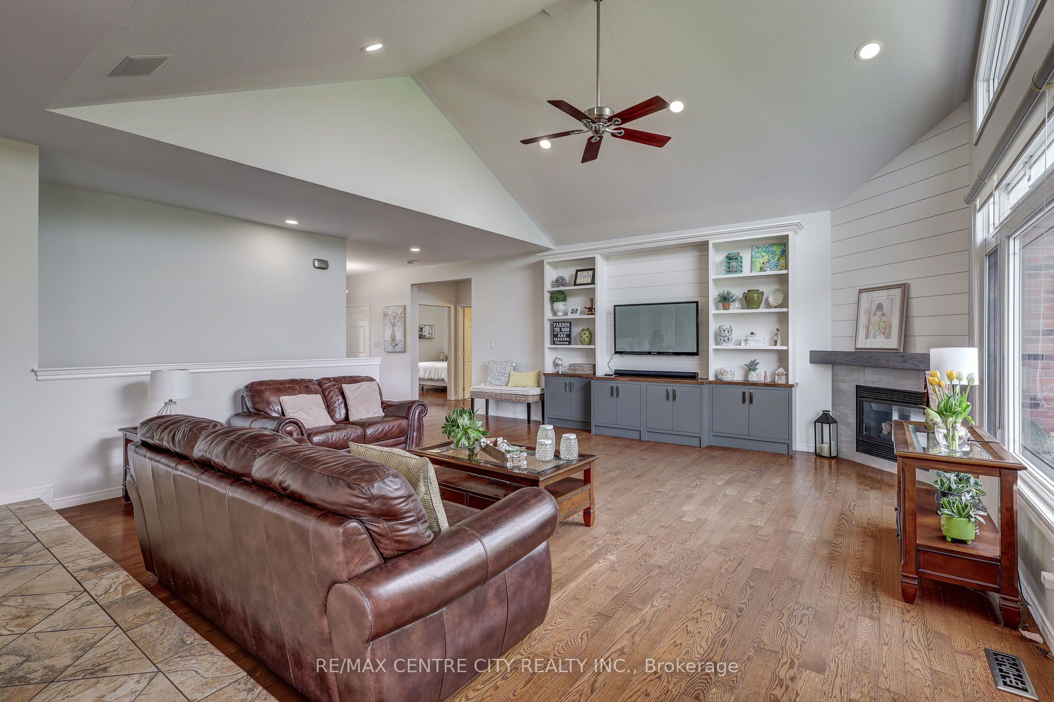 9538 Tower Road Property Photo 19