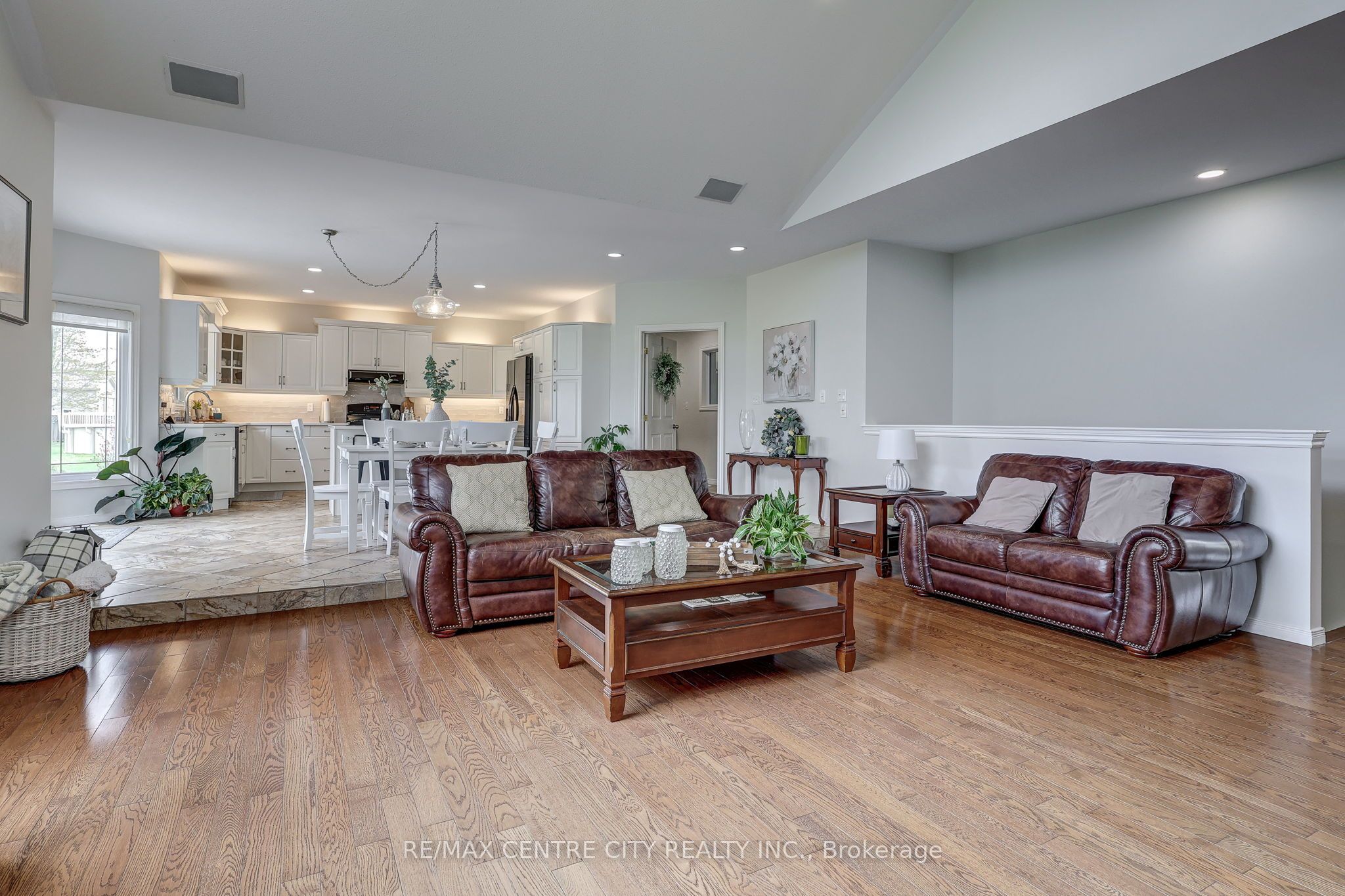 9538 Tower Road Property Photo 20