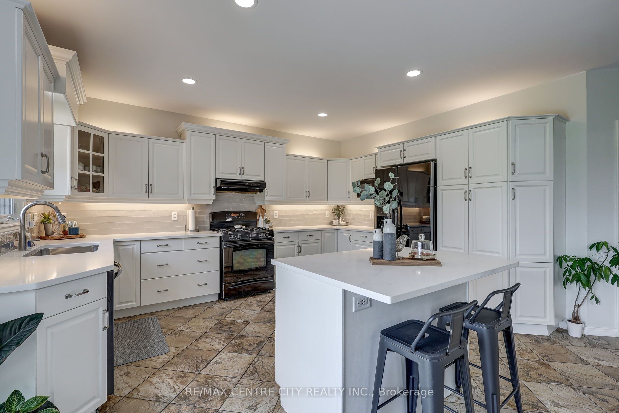 9538 Tower Road Property Photo 24