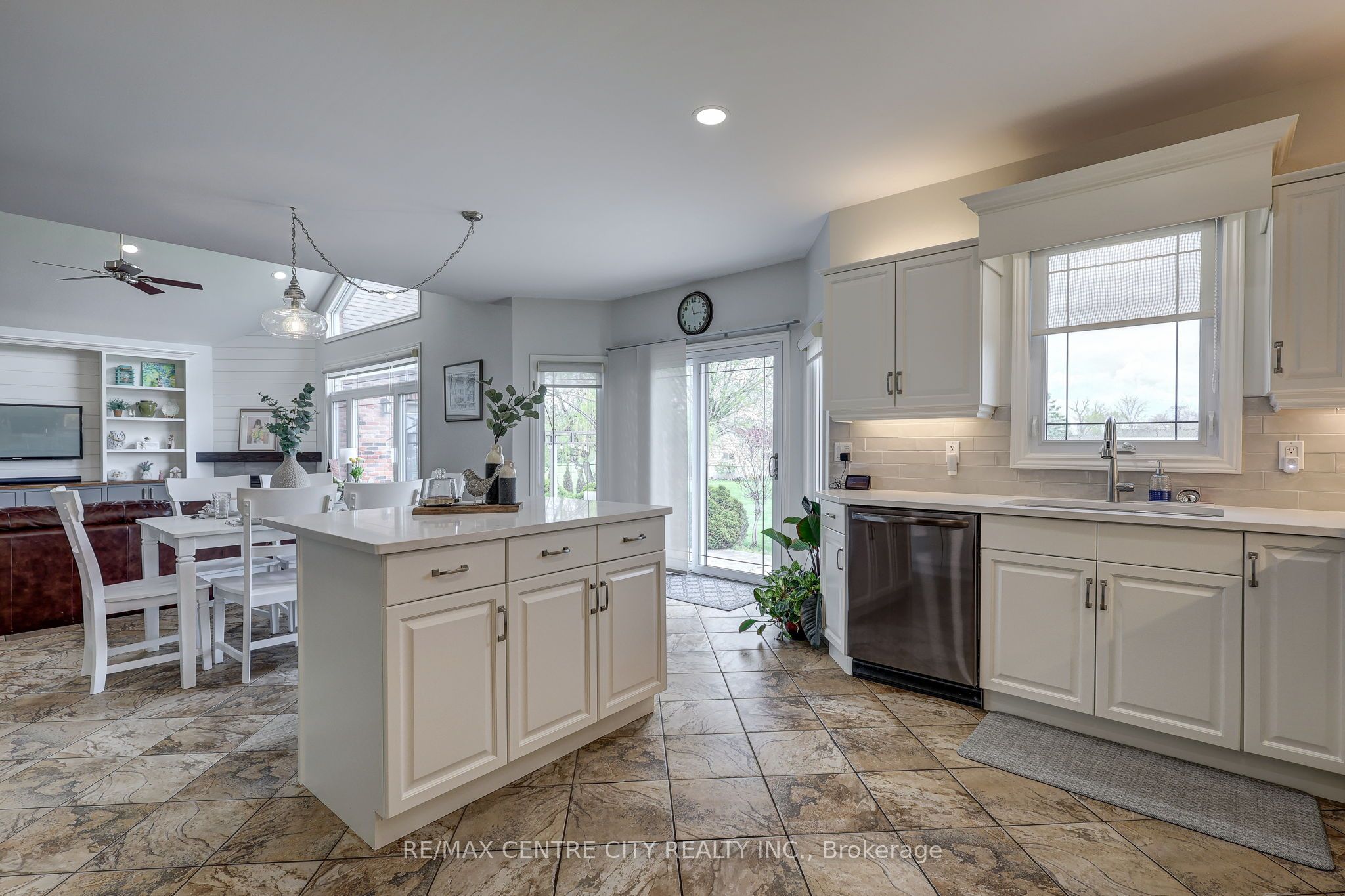 9538 Tower Road Property Photo 25