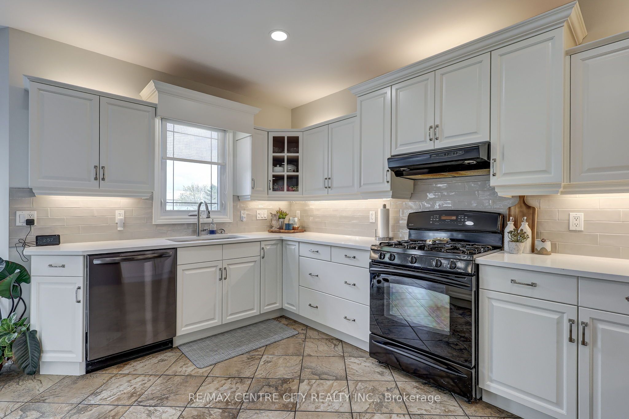 9538 Tower Road Property Photo 26