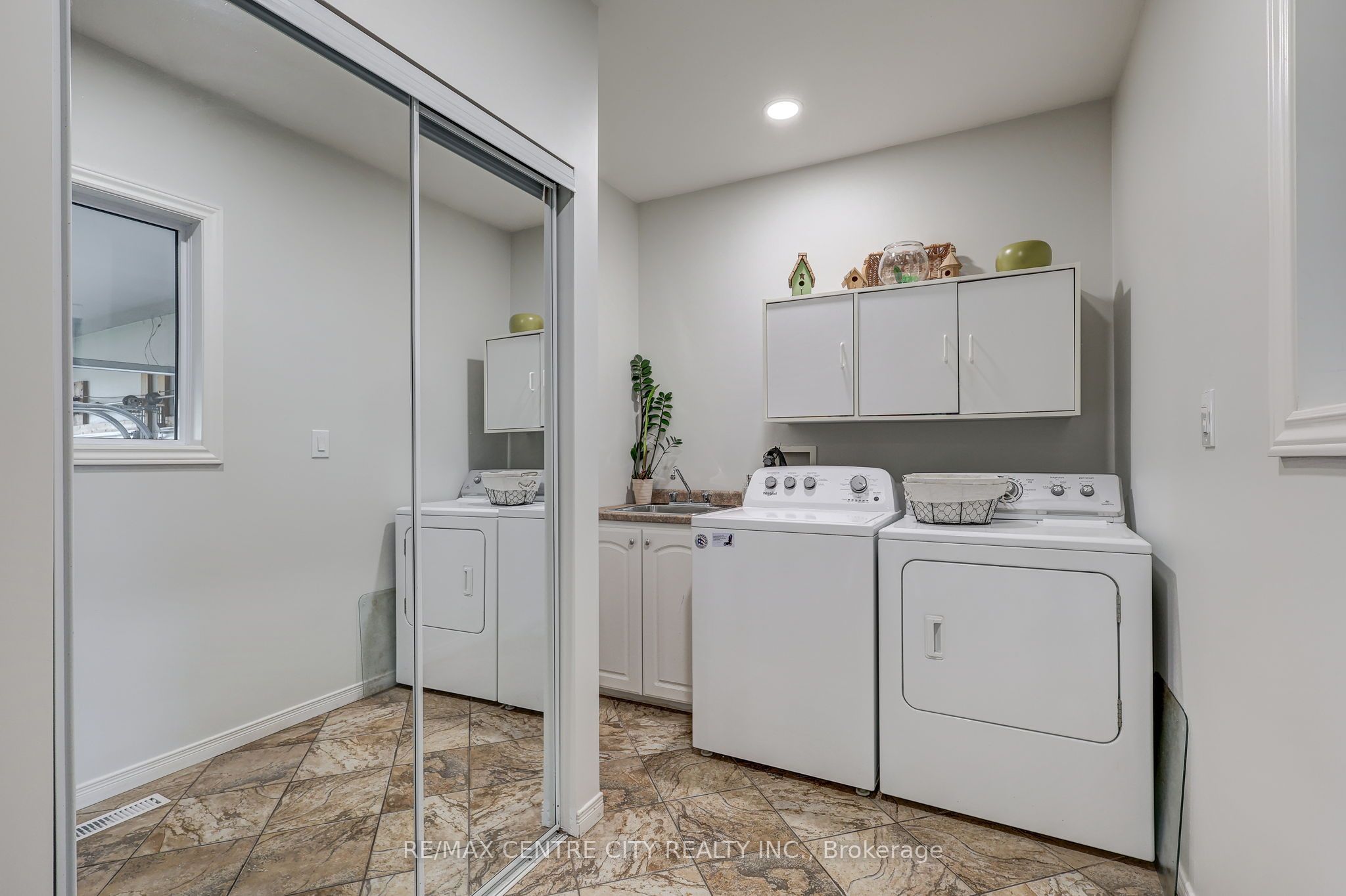 9538 Tower Road Property Photo 40
