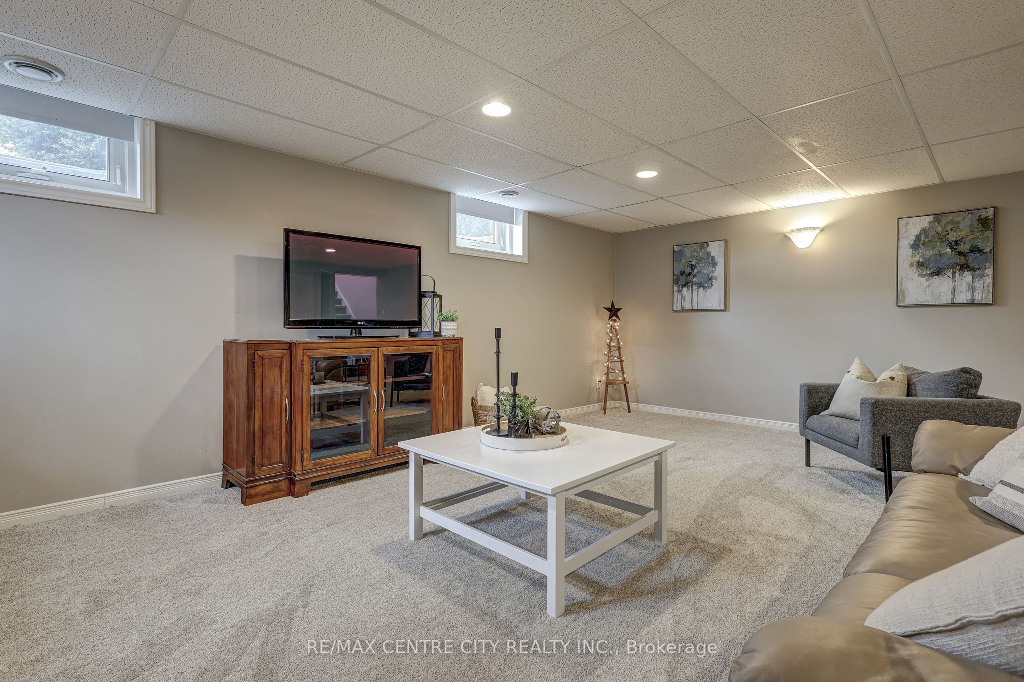 9538 Tower Road Property Photo 43
