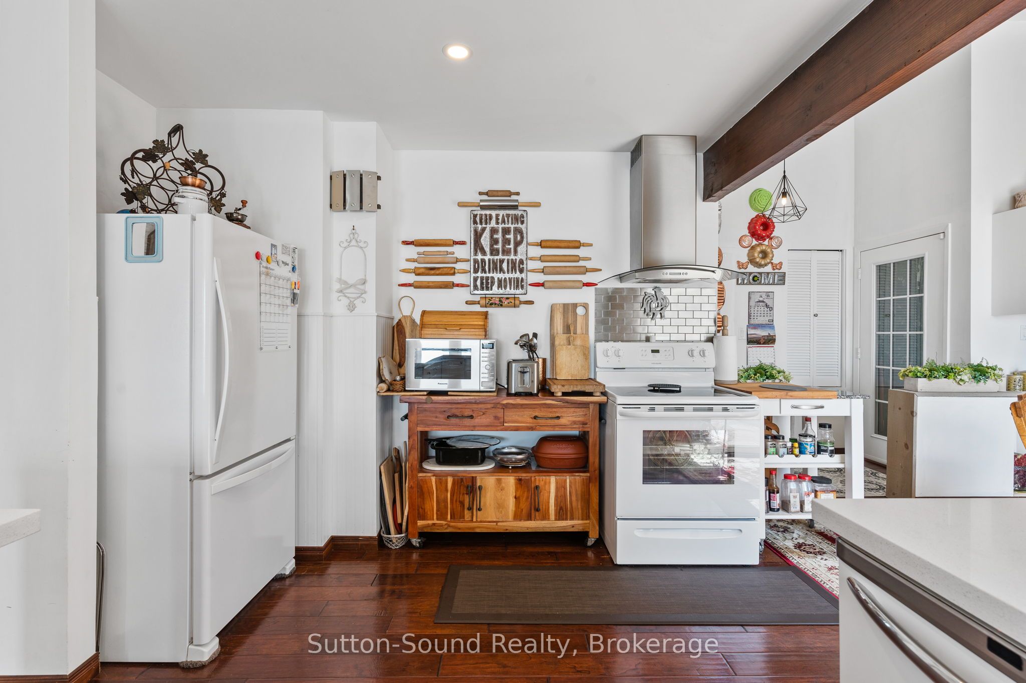 427 Balmy Beach Road Property Photo 17
