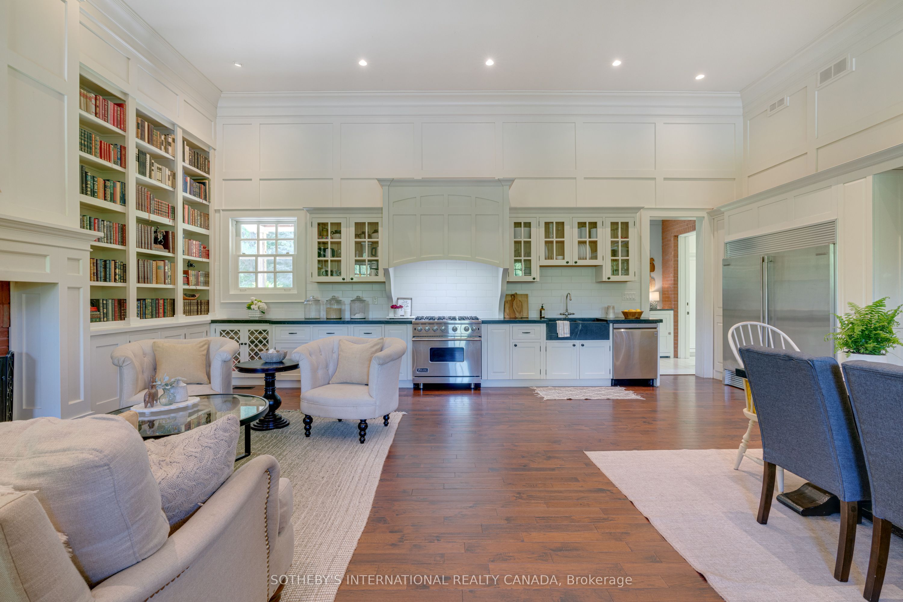 2877 Mcsherry Lane Property Photo 4