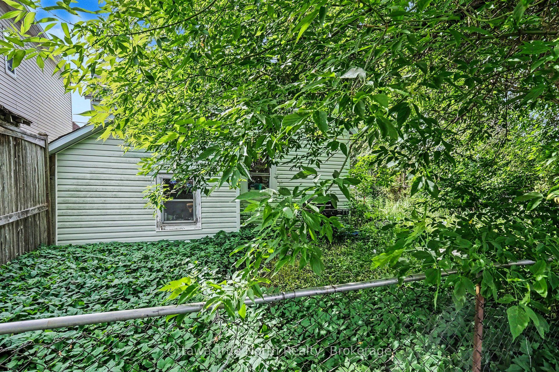 107 E Oxford Street E Property Photo 5