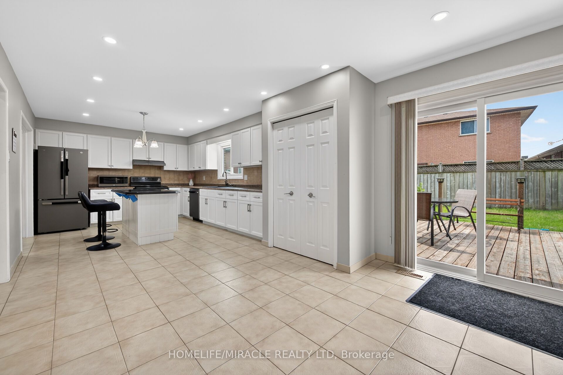 34 Capri Crescent Property Photo 5