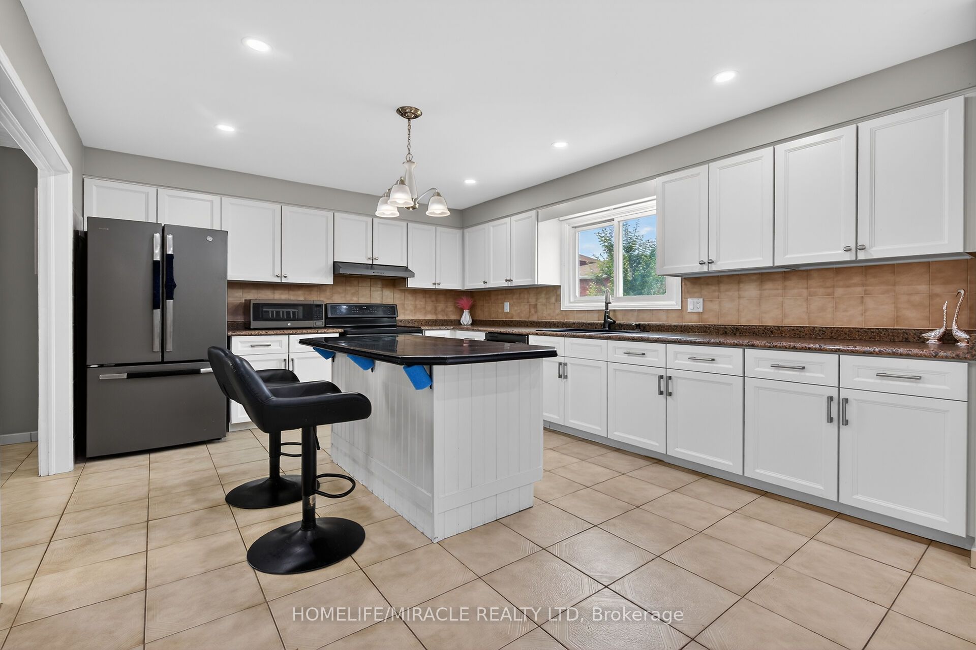 34 Capri Crescent Property Photo 6