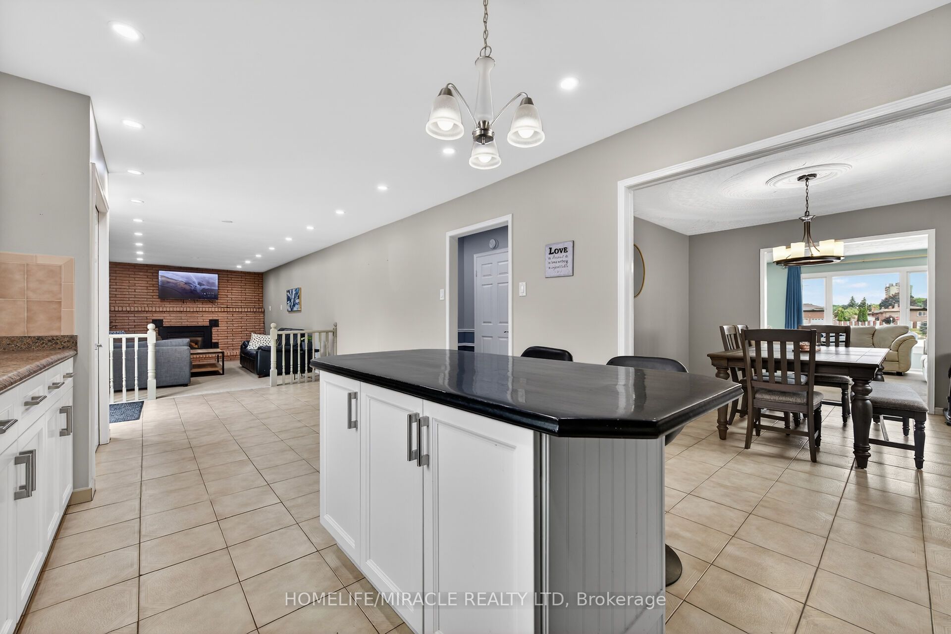 34 Capri Crescent Property Photo 8