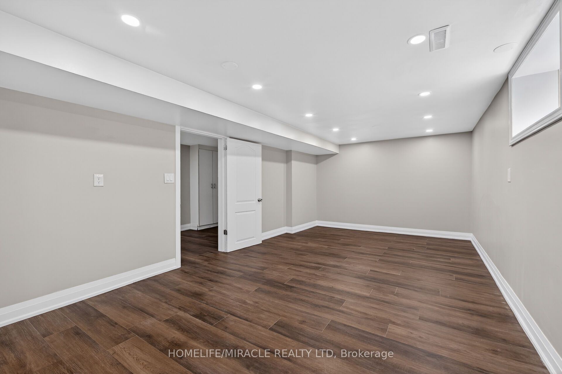 34 Capri Crescent Property Photo 40