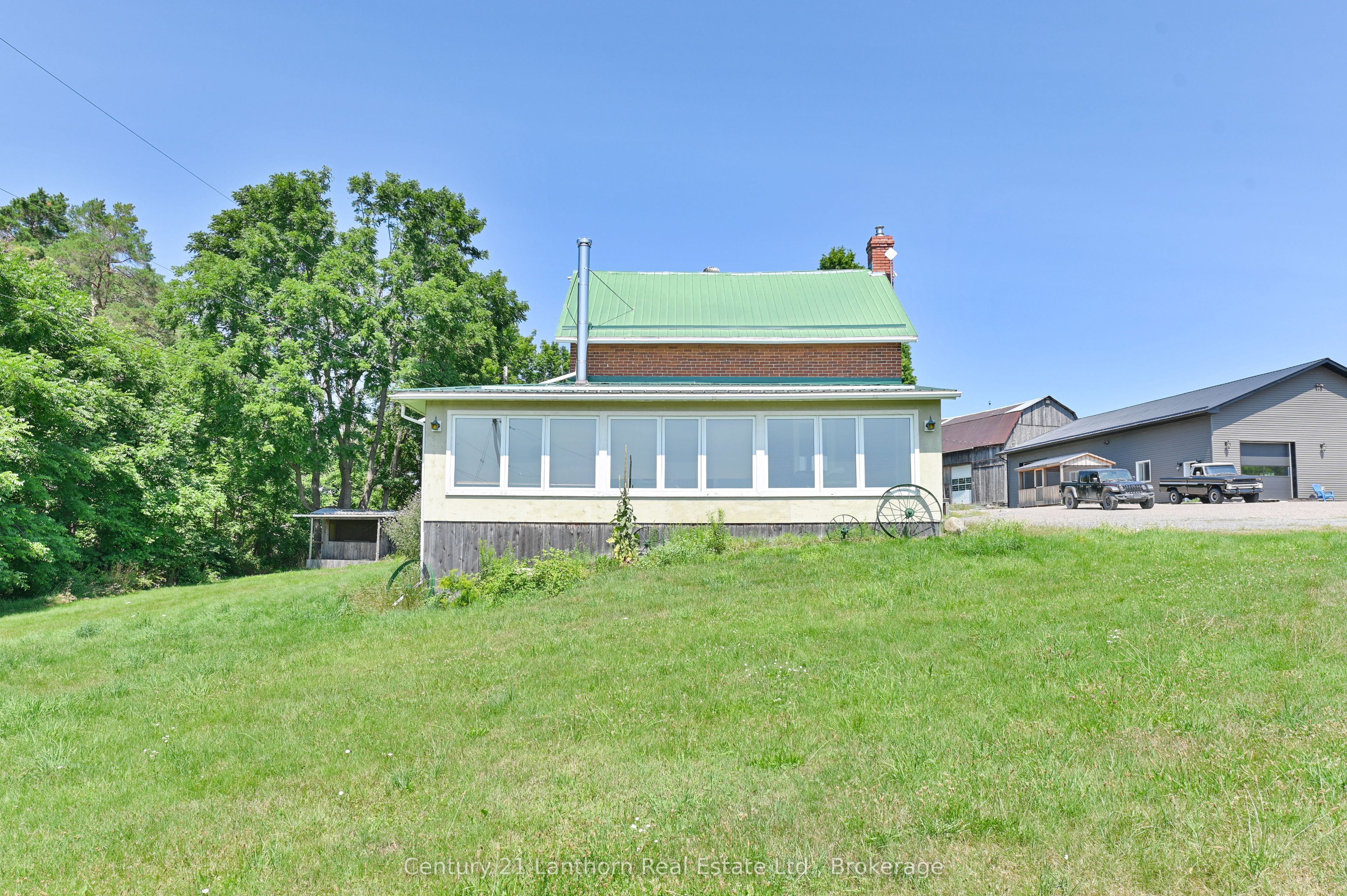 495 Barker Road Property Photo 8