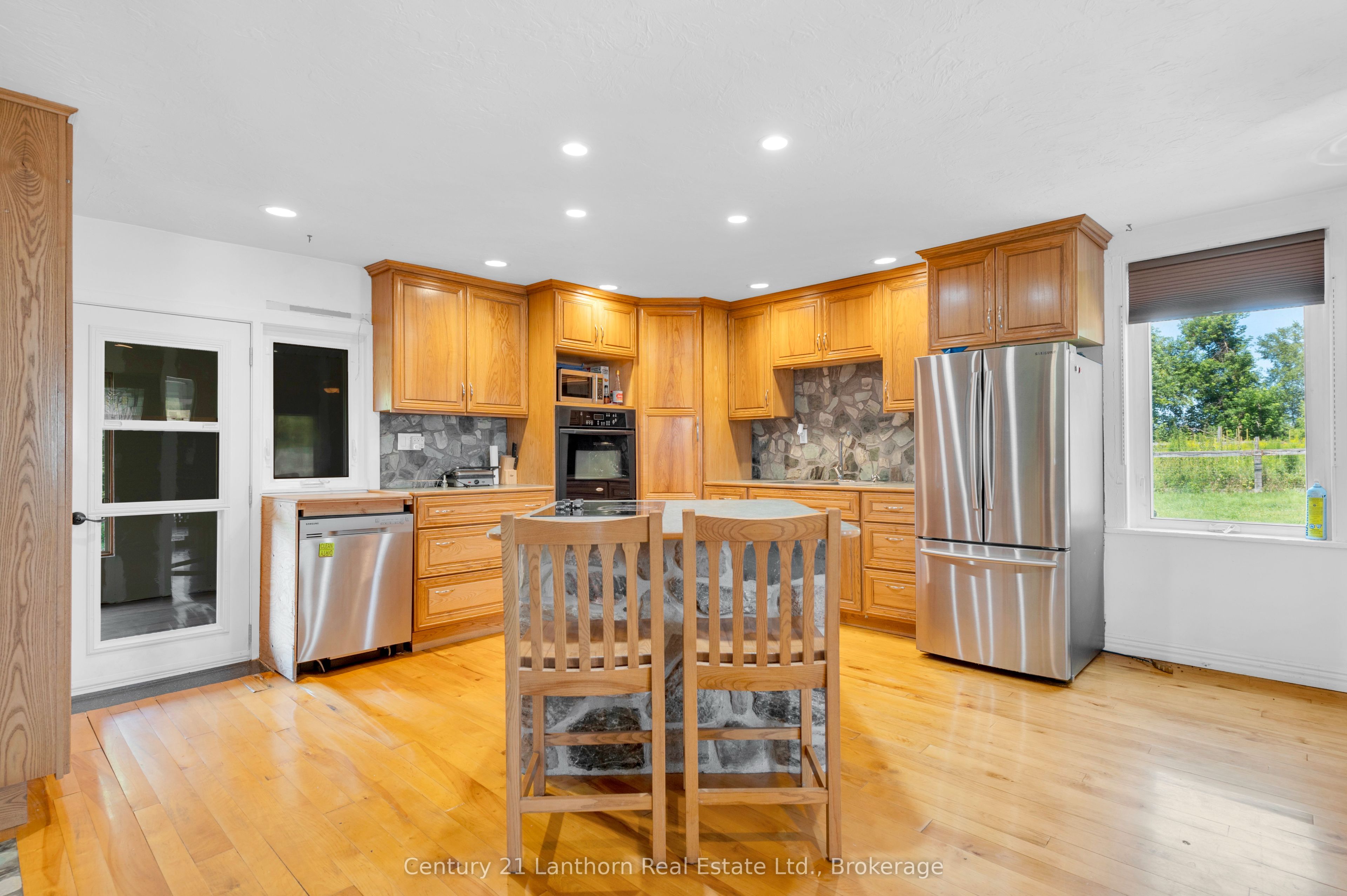 495 Barker Road Property Photo 14