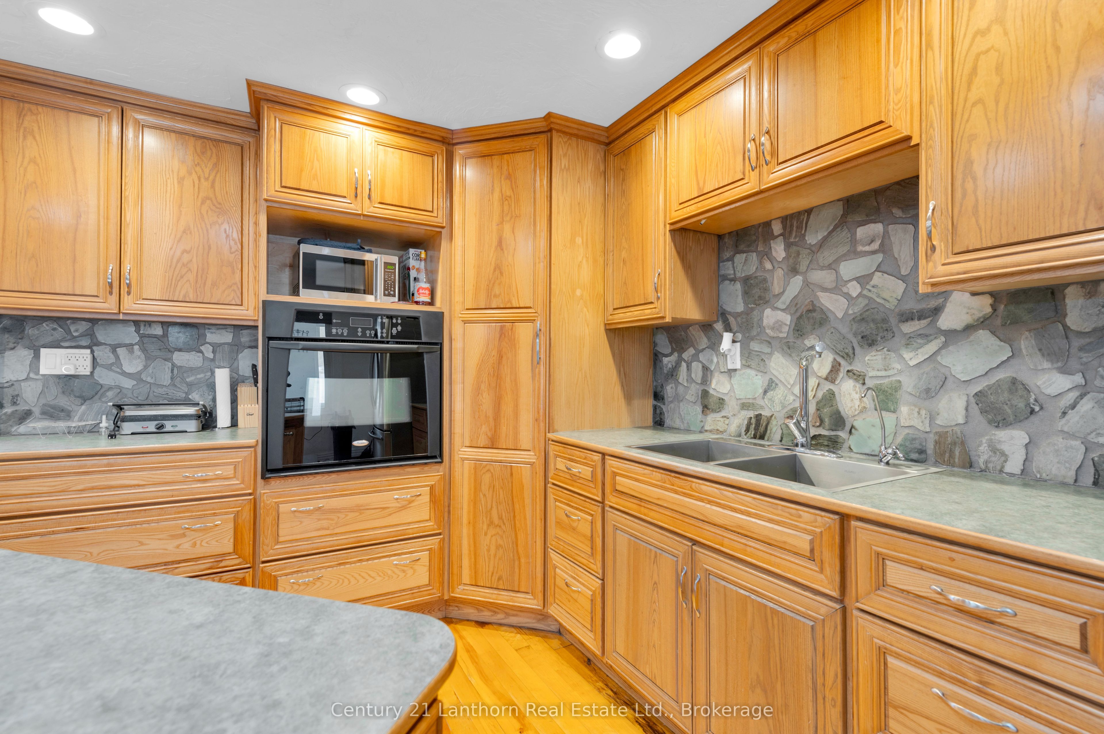 495 Barker Road Property Photo 15