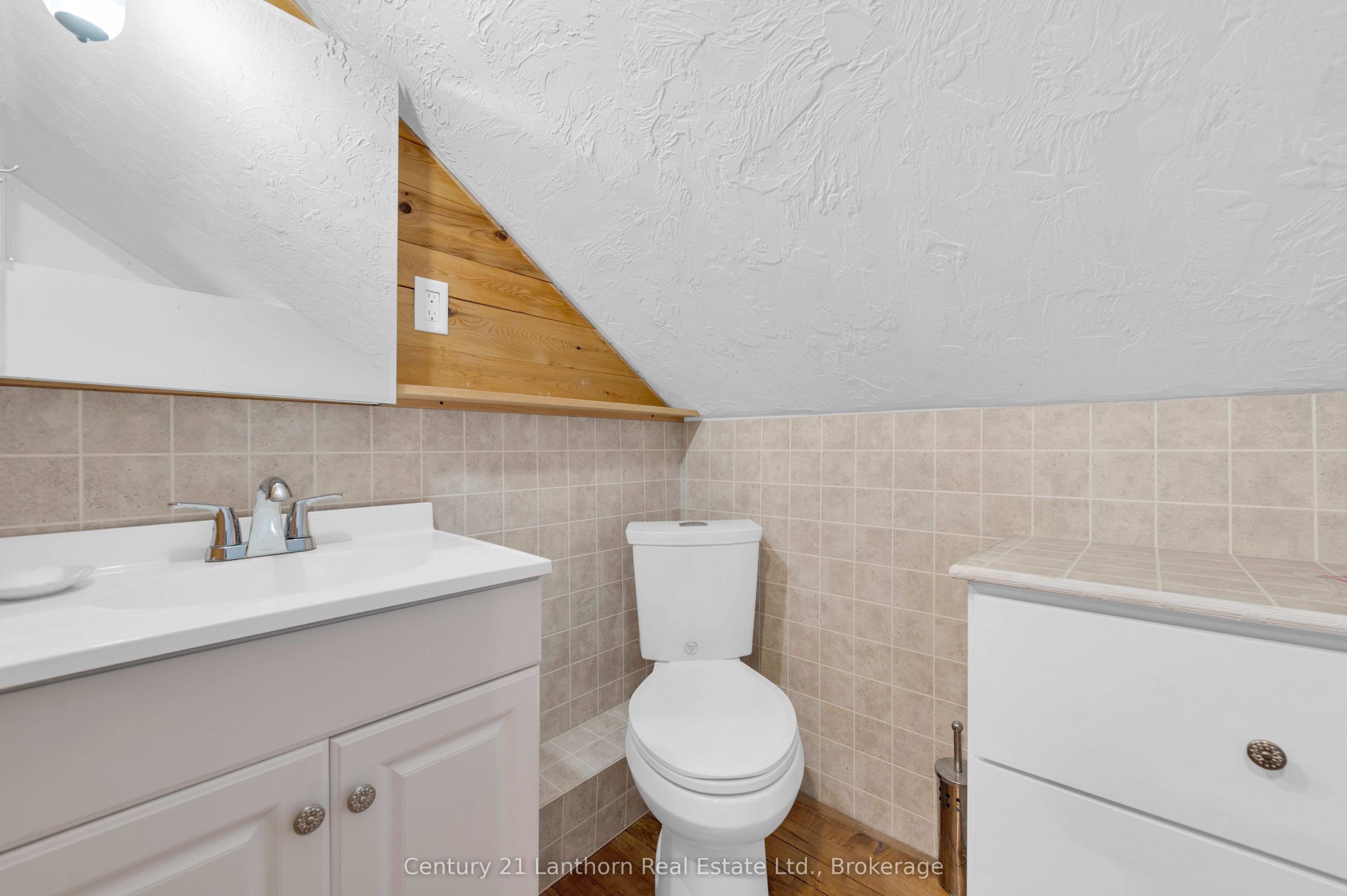 495 Barker Road Property Photo 32