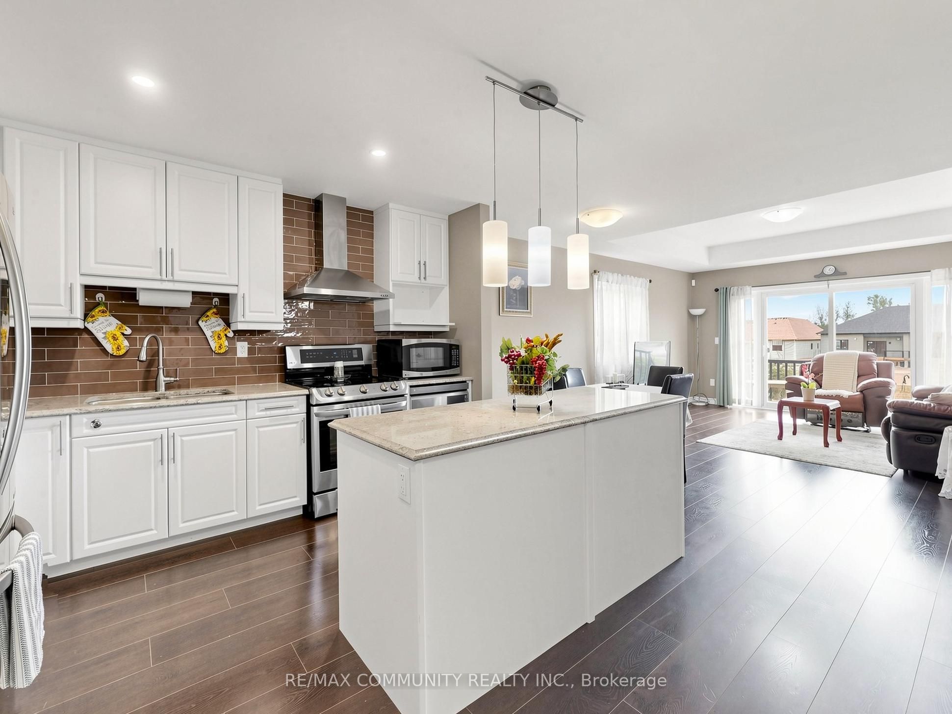 90 Cortland Way Property Photo 17