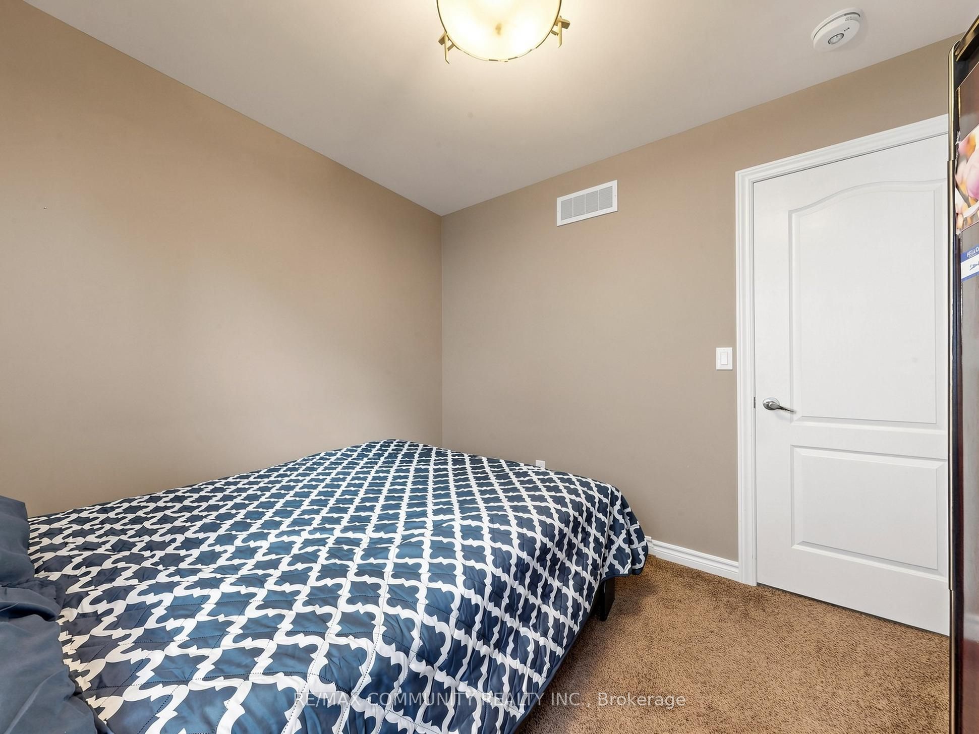 90 Cortland Way Property Photo 27