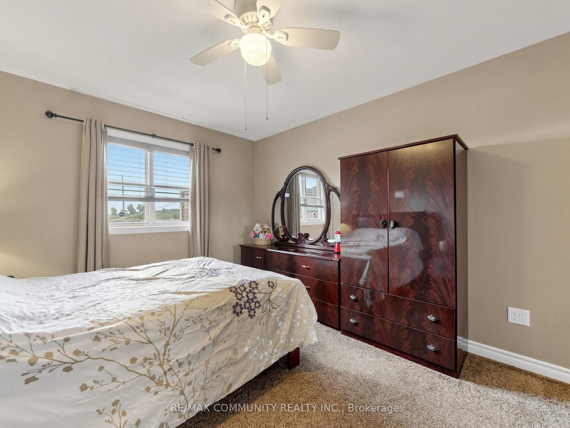 90 Cortland Way Property Photo 32