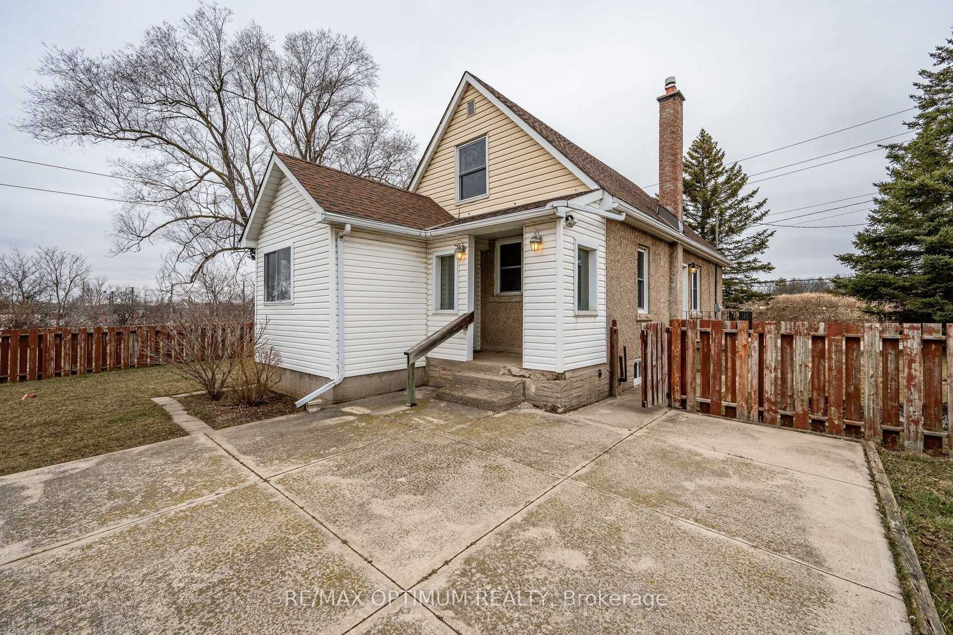 715 Main Street S Property Photo 20