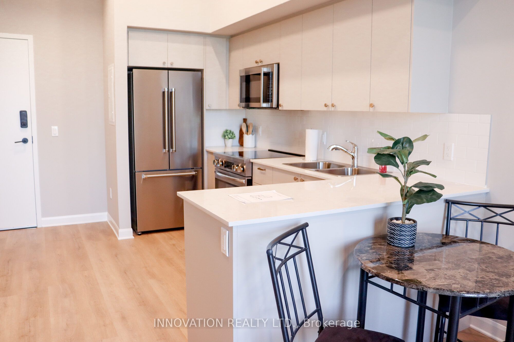 100 Pinehill Road 1 Bedroom + Den Property Photo 5
