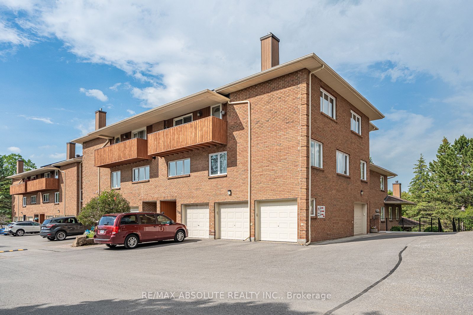 206 Stratas Court Property Photo 1
