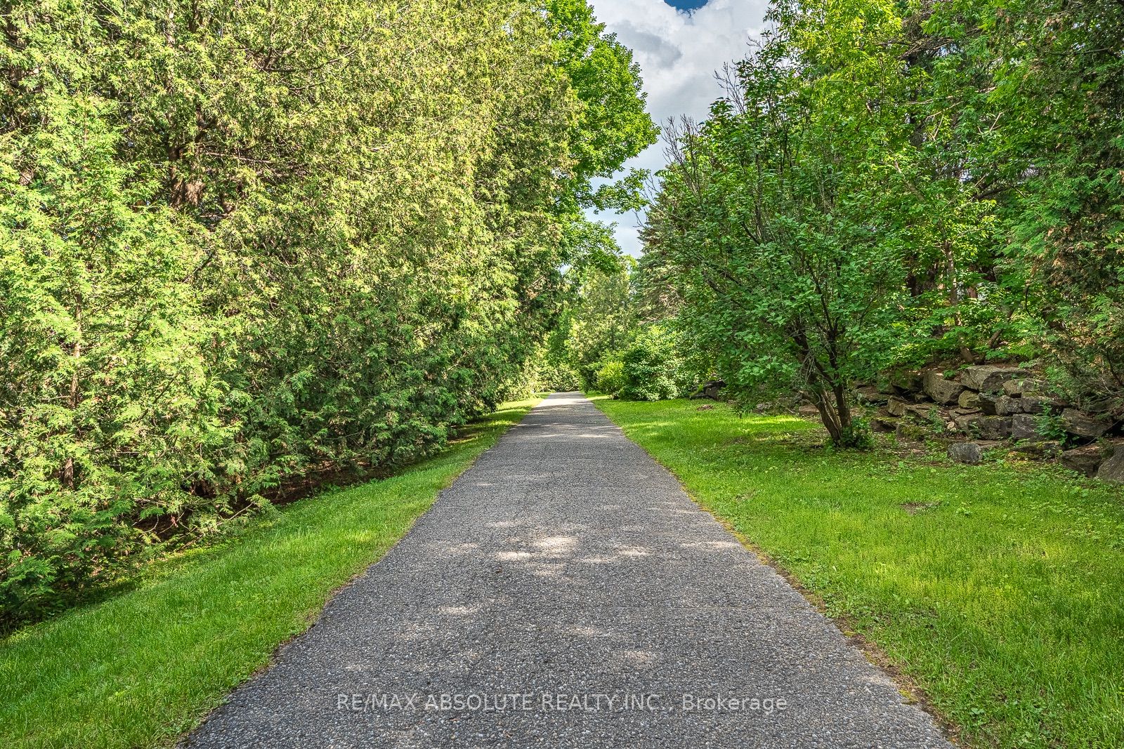 206 Stratas Court Property Photo 7