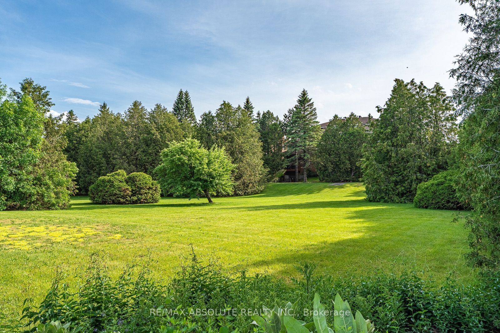 206 Stratas Court Property Photo 8