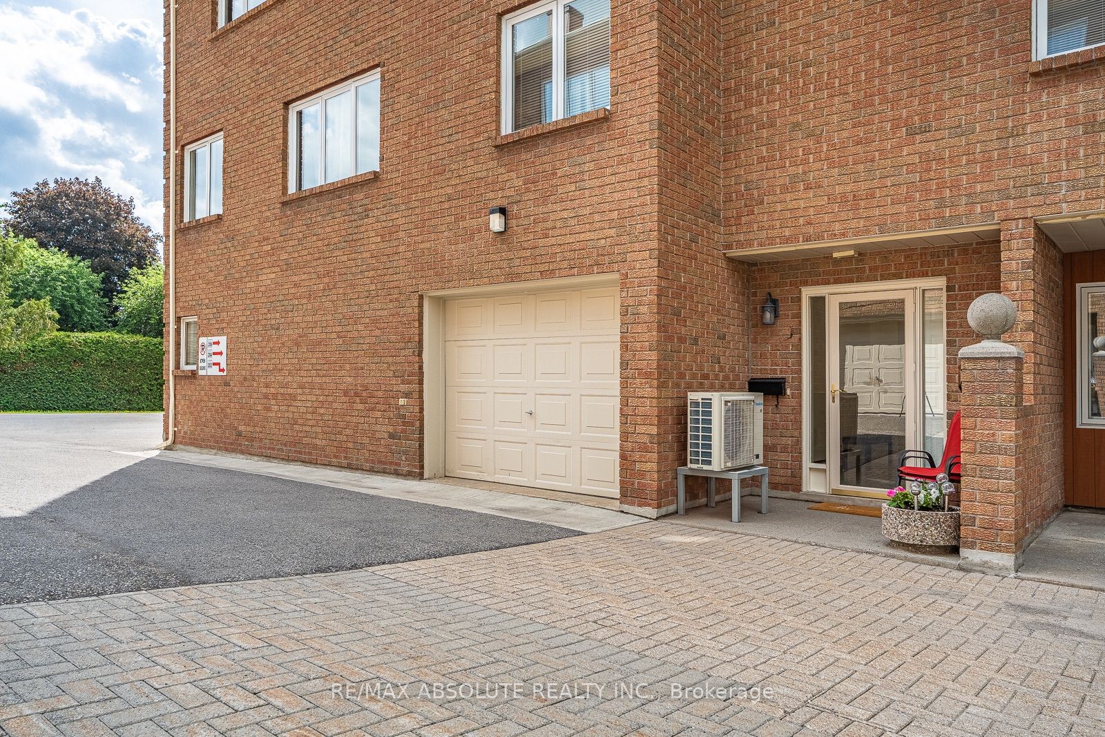 206 Stratas Court Property Photo 10
