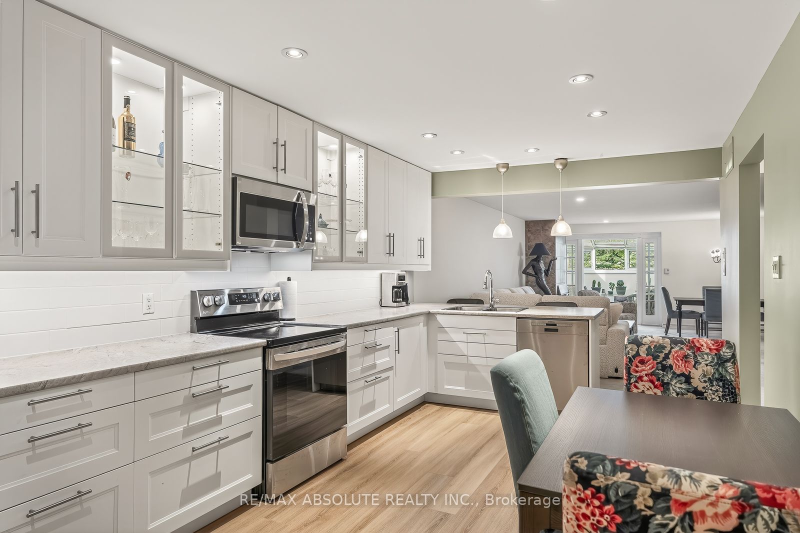 206 Stratas Court Property Photo 17