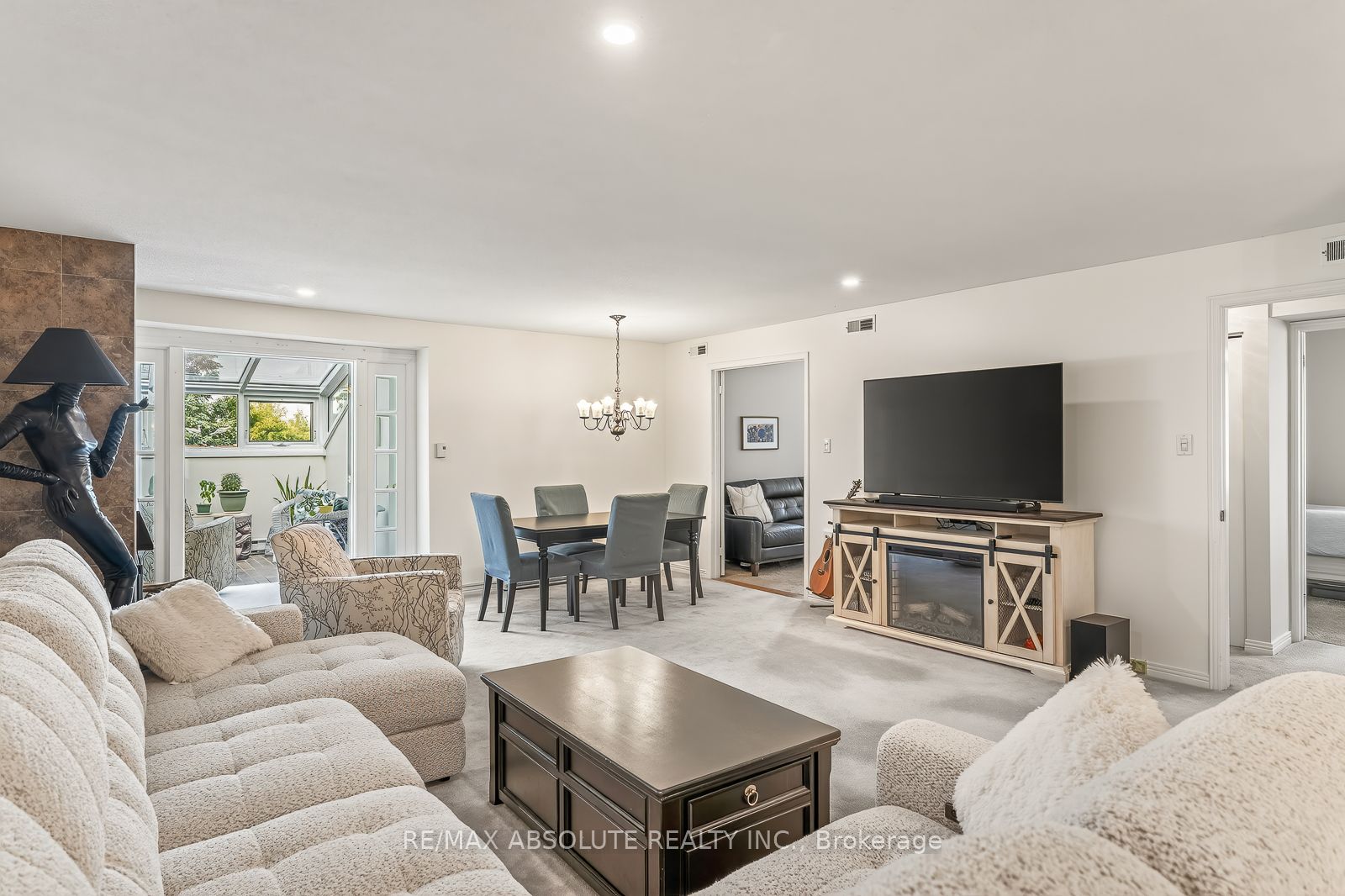206 Stratas Court Property Photo 20