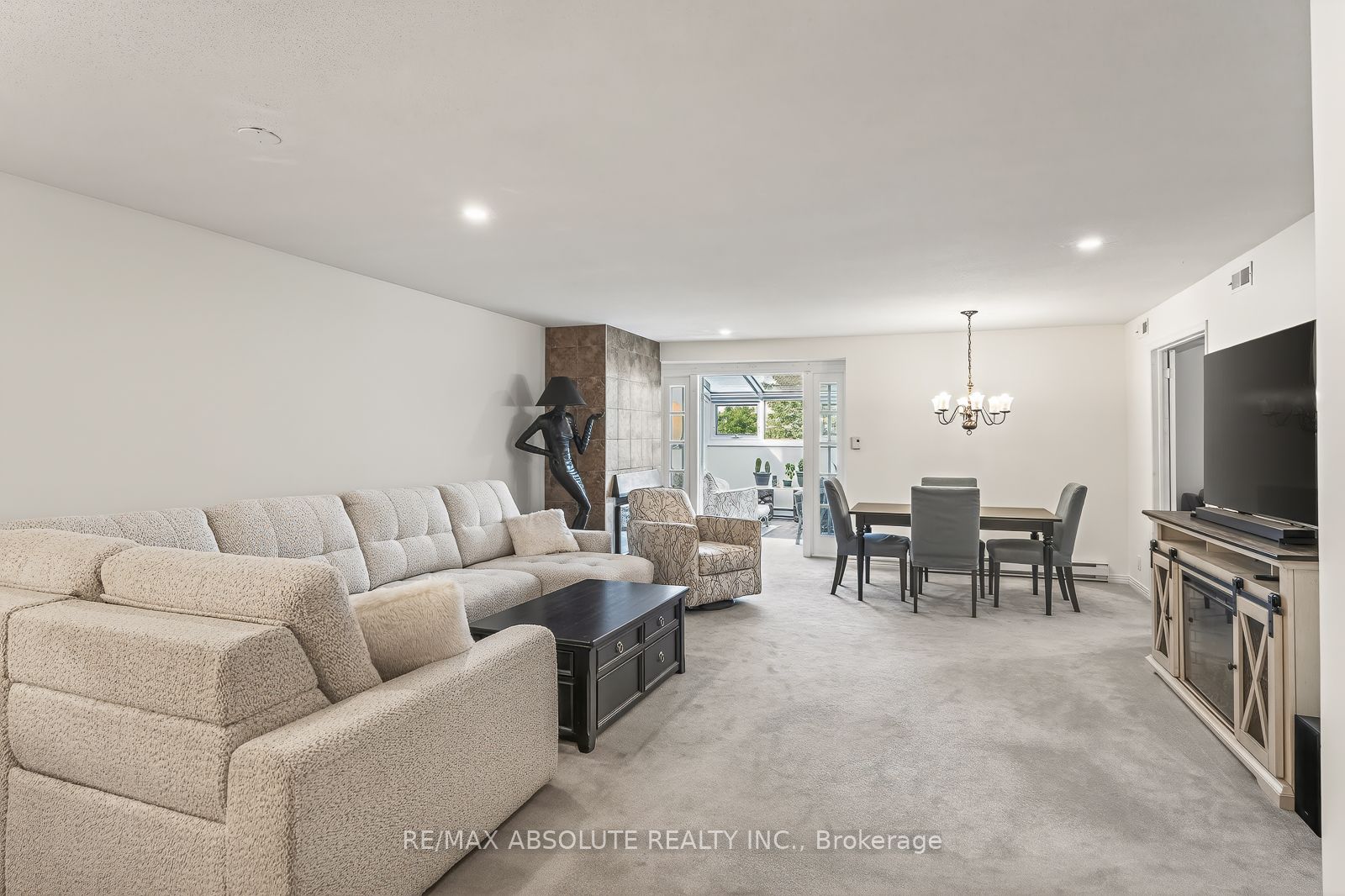 206 Stratas Court Property Photo 21