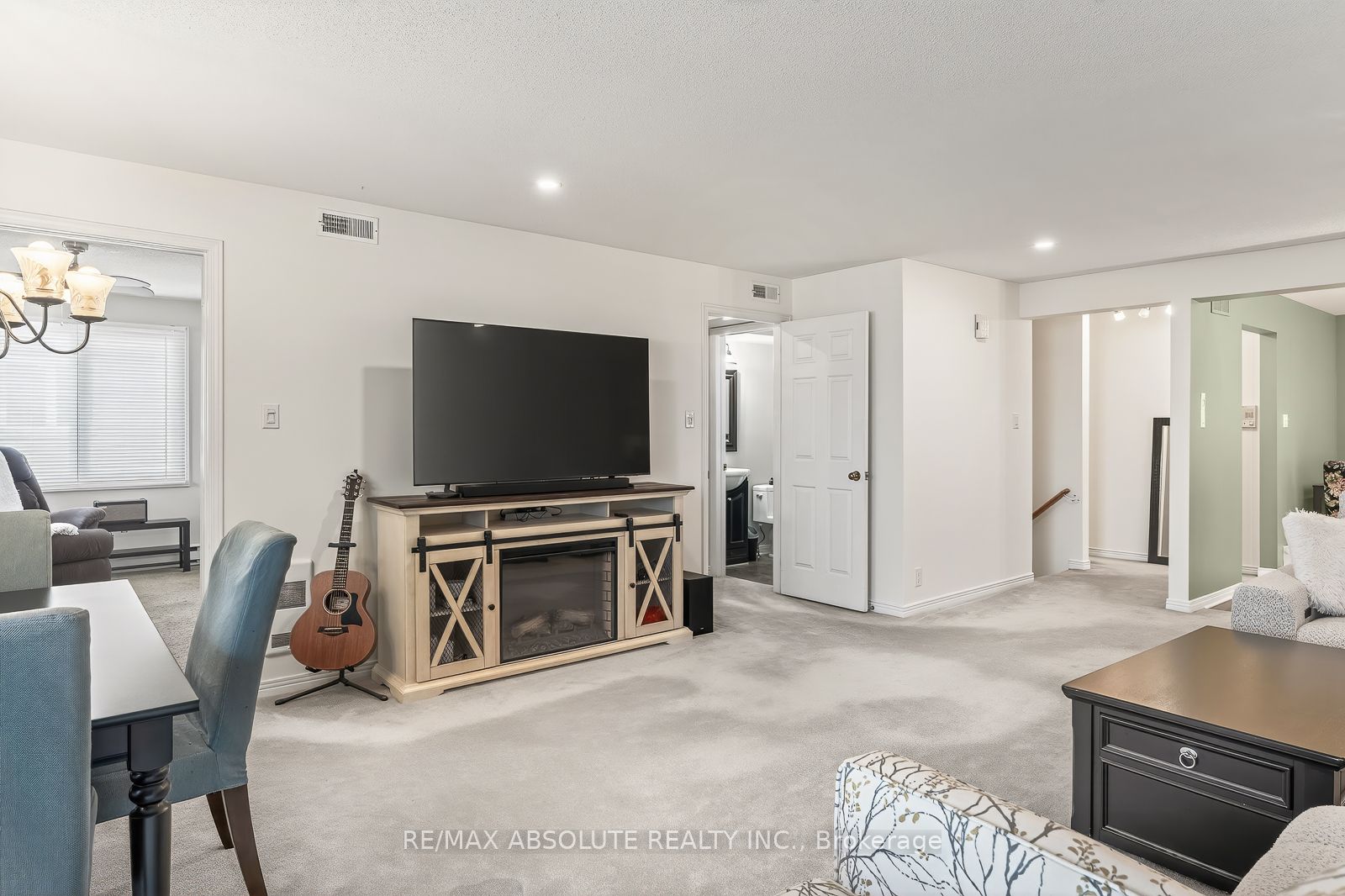 206 Stratas Court Property Photo 29