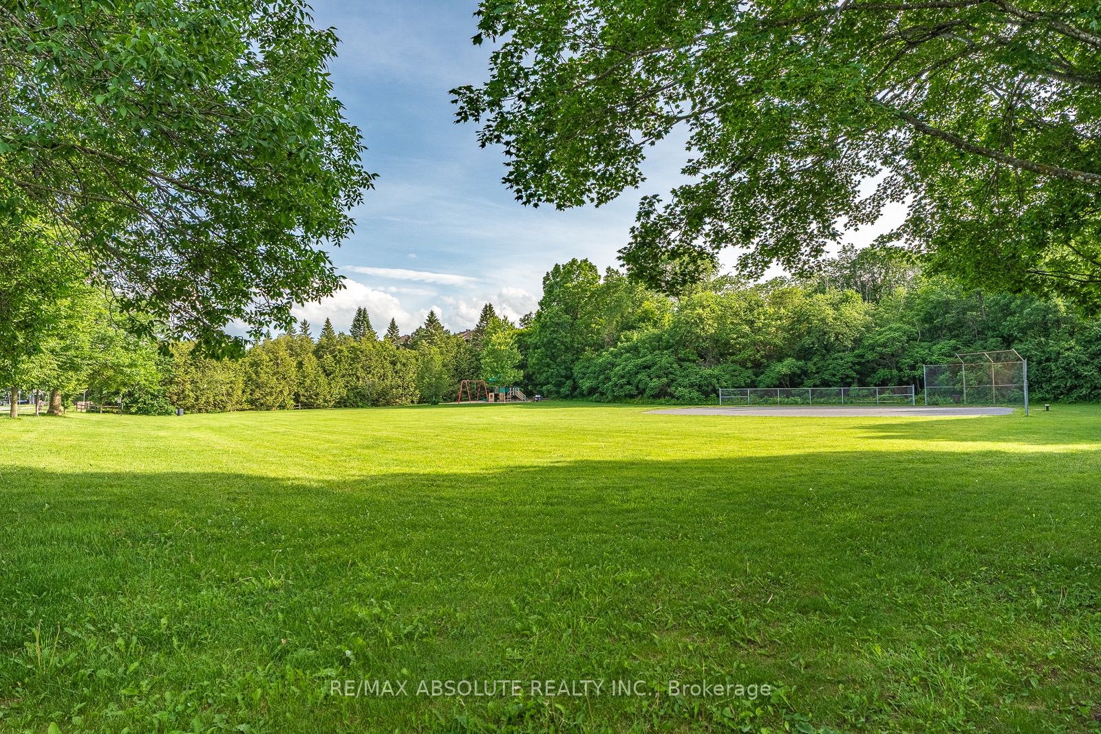206 Stratas Court Property Photo 43