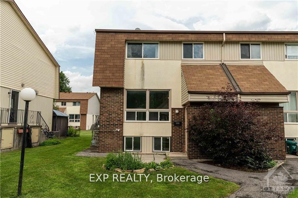 20 FORESTER Crescent C Property Photo 1