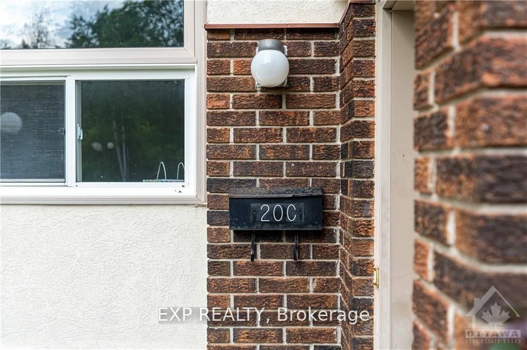 20 Forester Crescent C Property Photo 3
