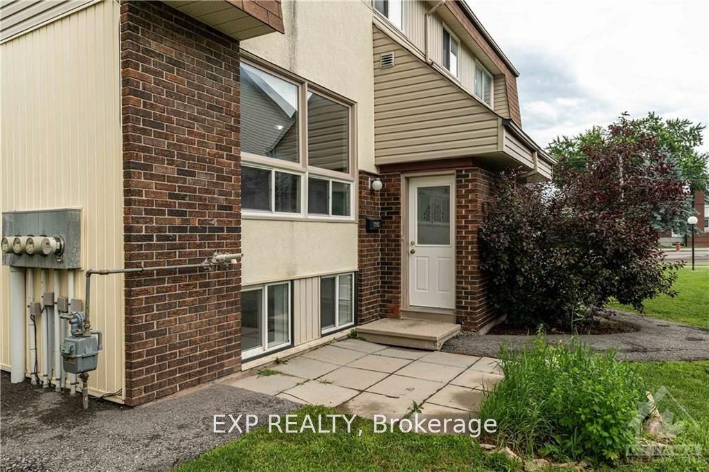20 Forester Crescent C Property Photo 6