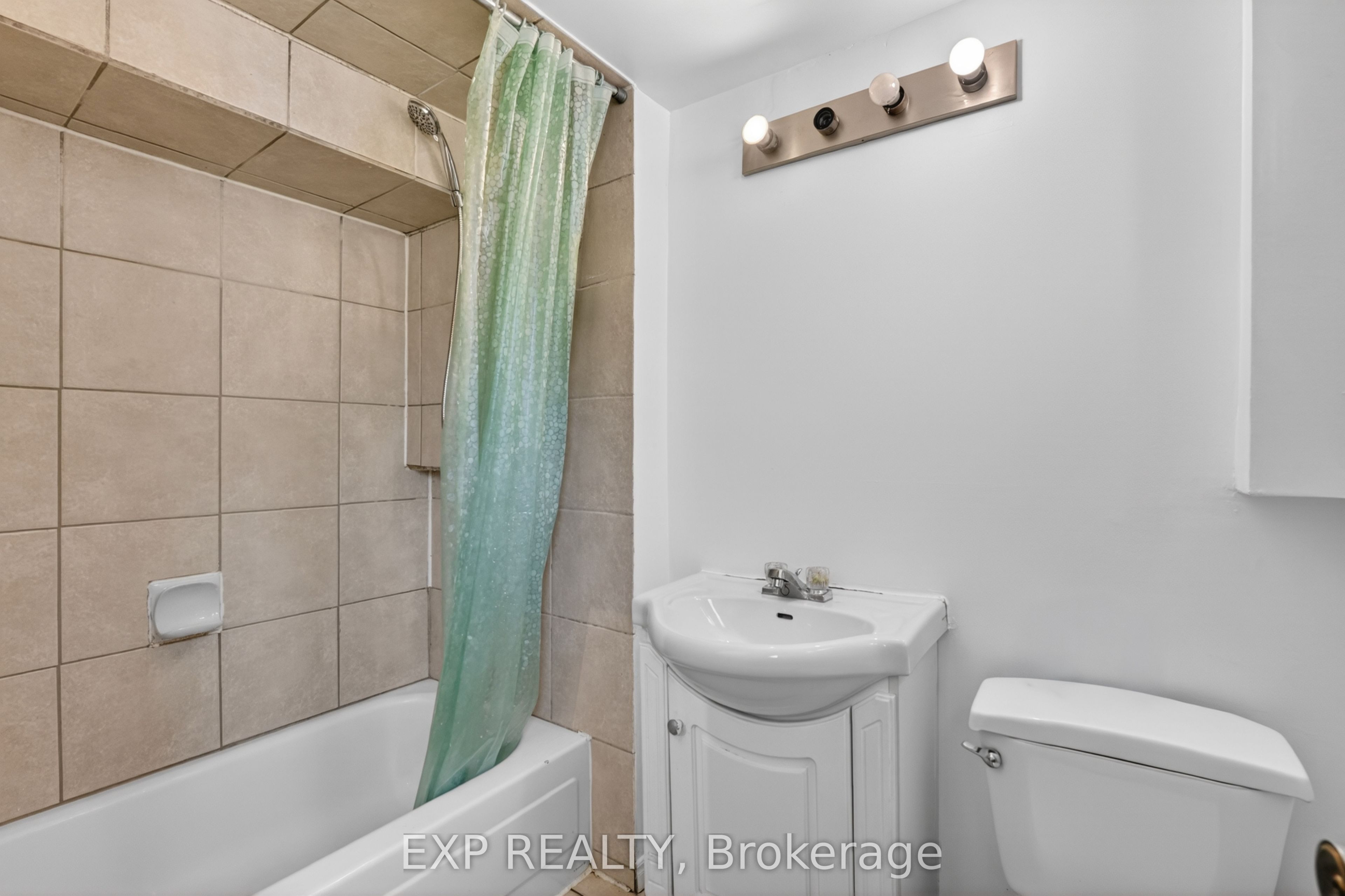 128 Hadeland Avenue Property Photo 35