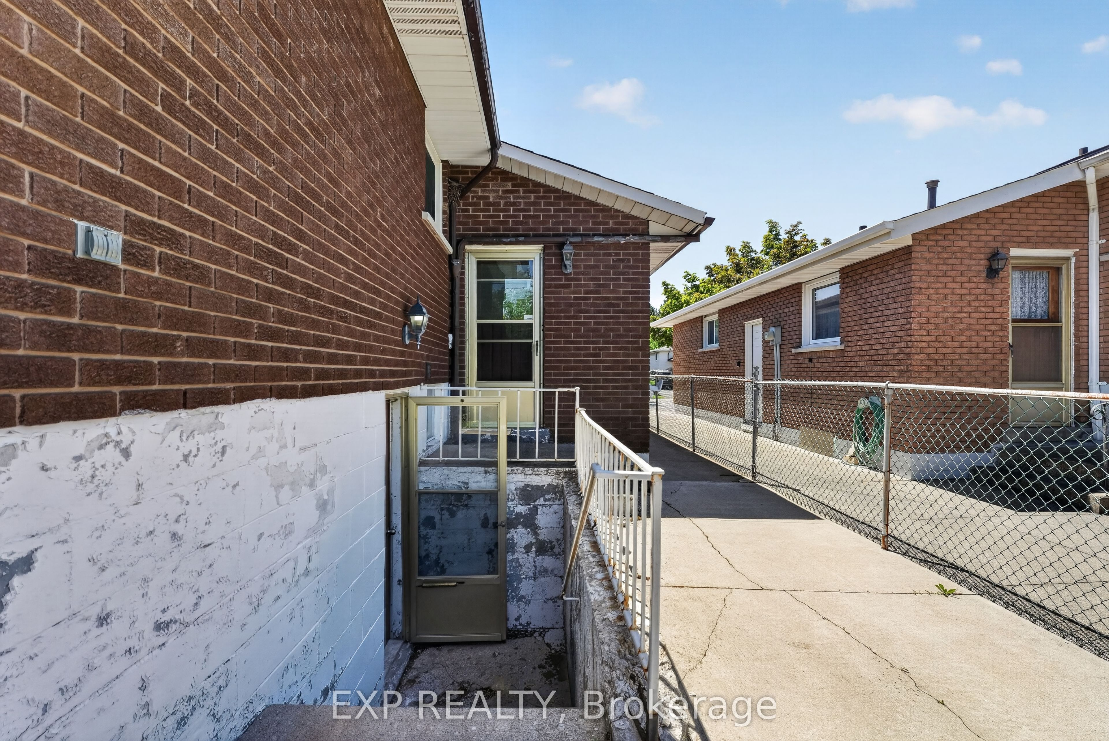 128 Hadeland Avenue Property Photo 38