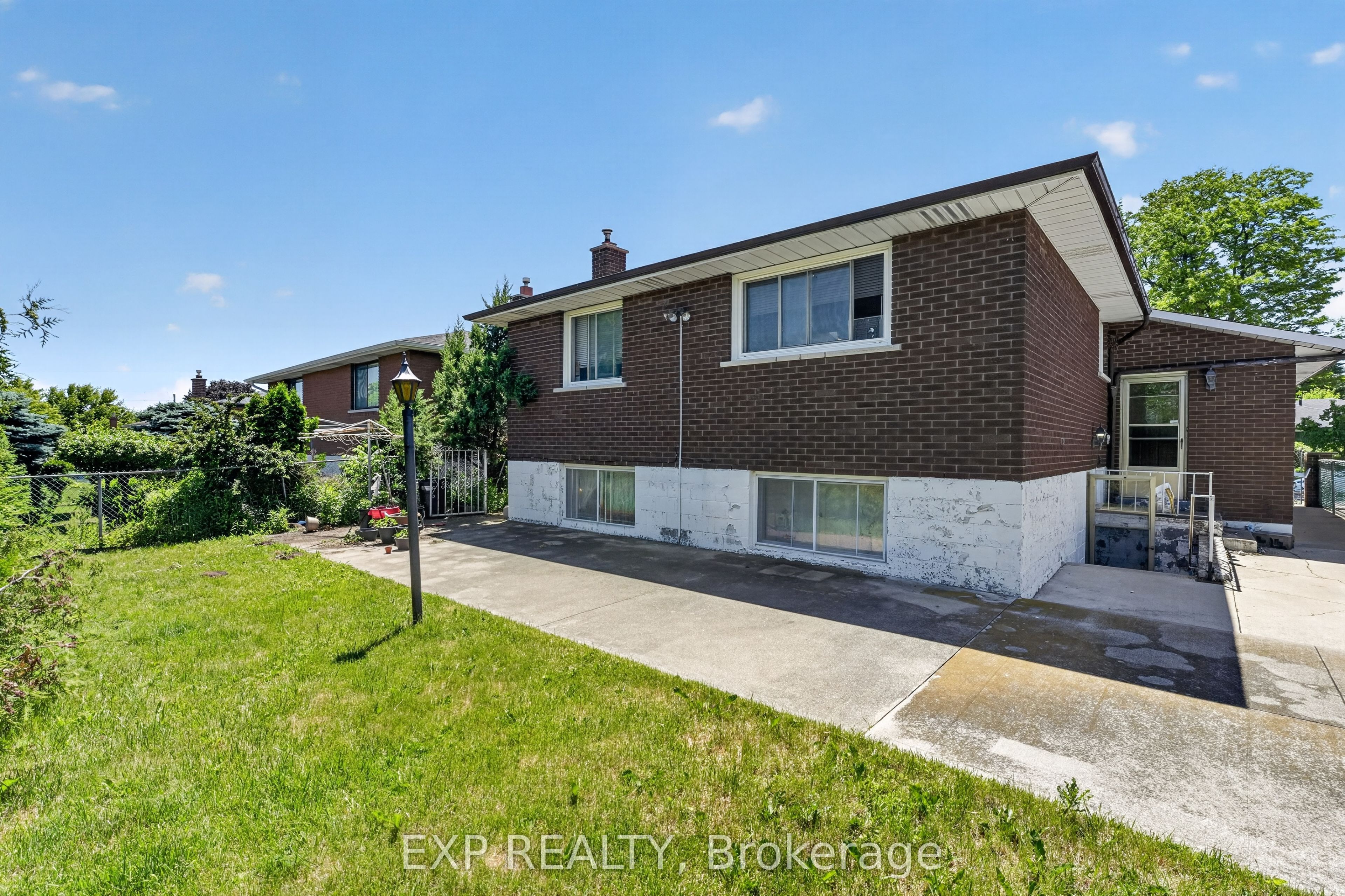 128 Hadeland Avenue Property Photo 39