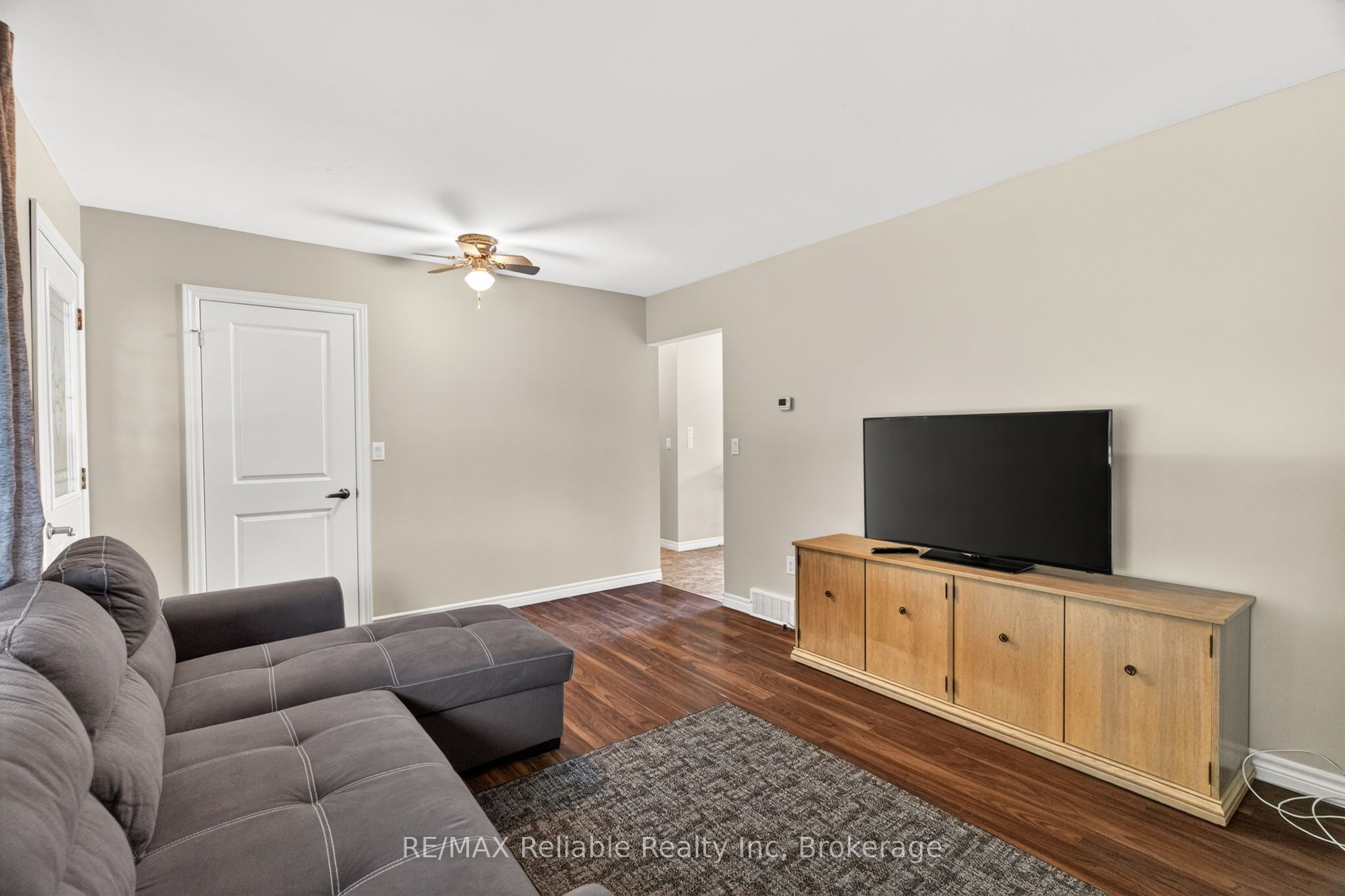 182 Jarvis Street S Property Photo 6