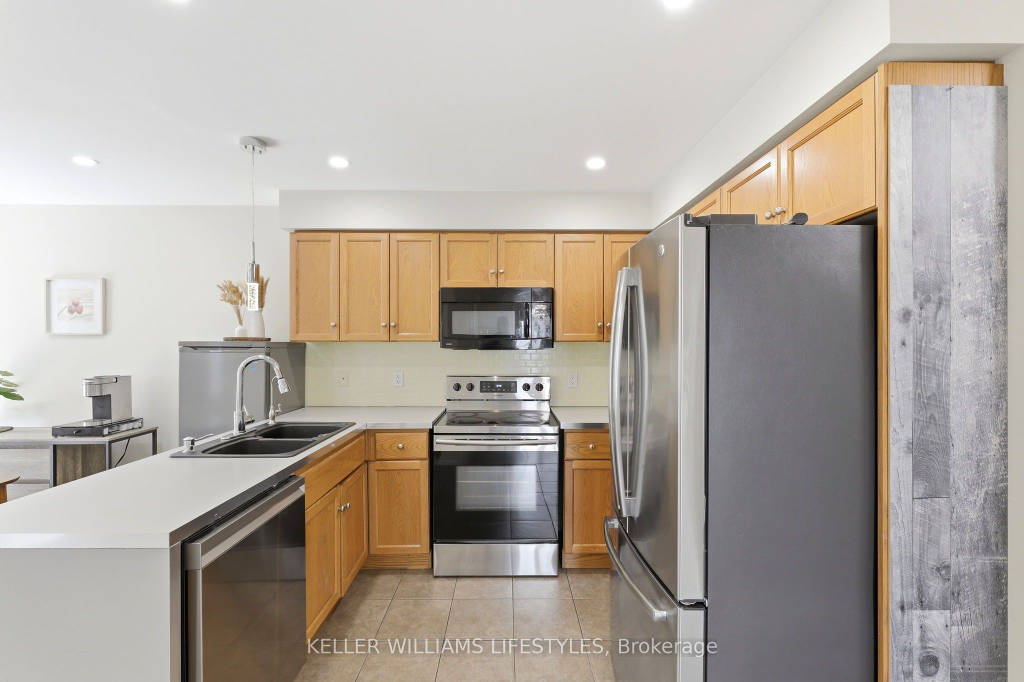 1127 Foxhunt Road Property Photo 8