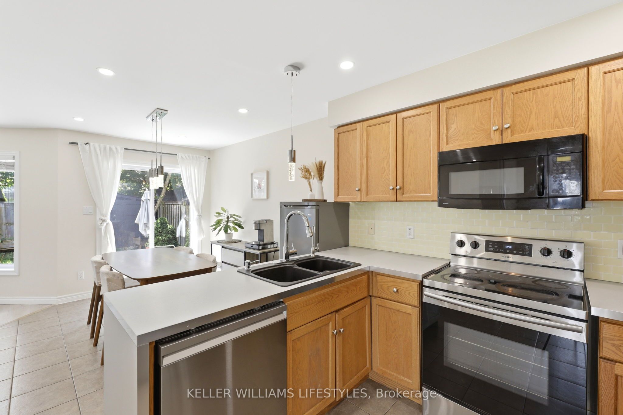 1127 Foxhunt Road Property Photo 9
