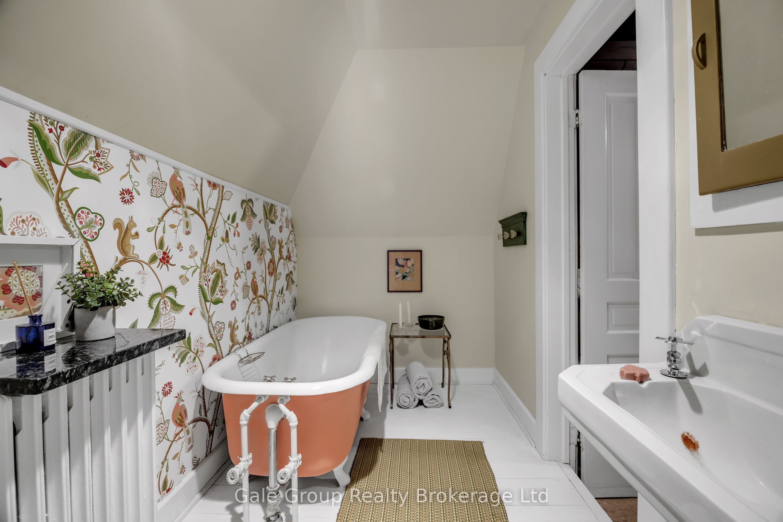 105 Vansittart Avenue Property Photo 43