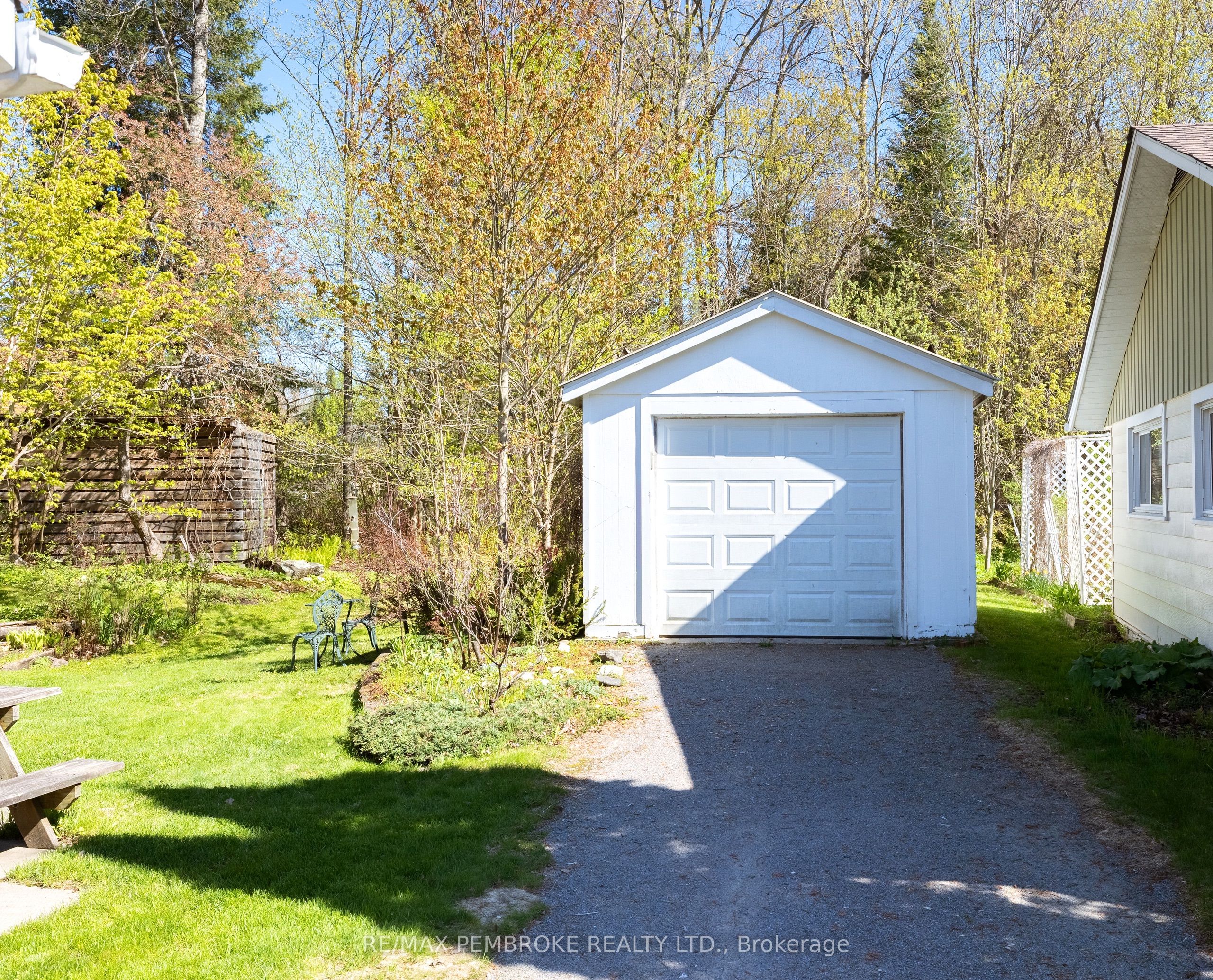 98 Glendale Avenue Property Photo 8