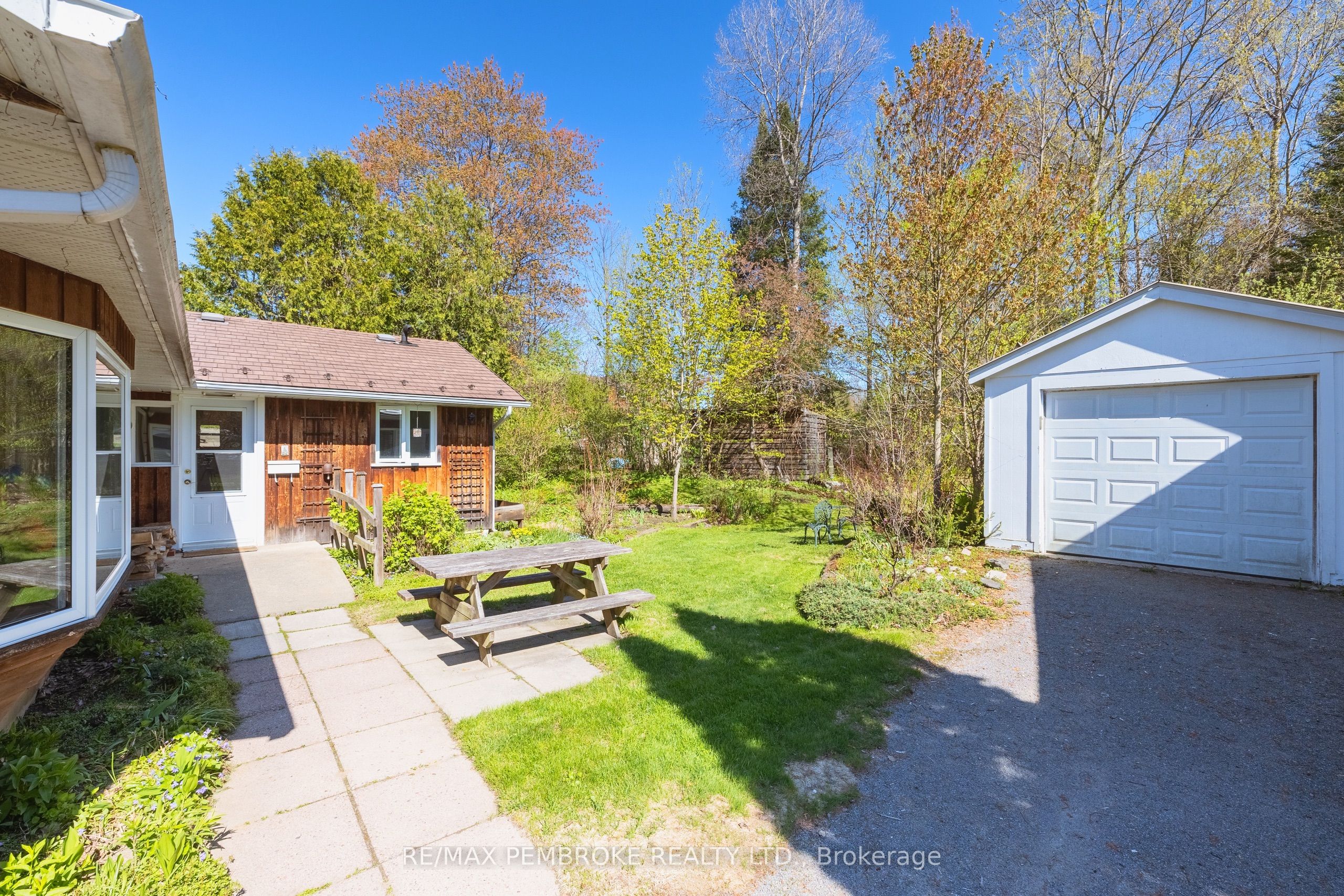 98 Glendale Avenue Property Photo 9