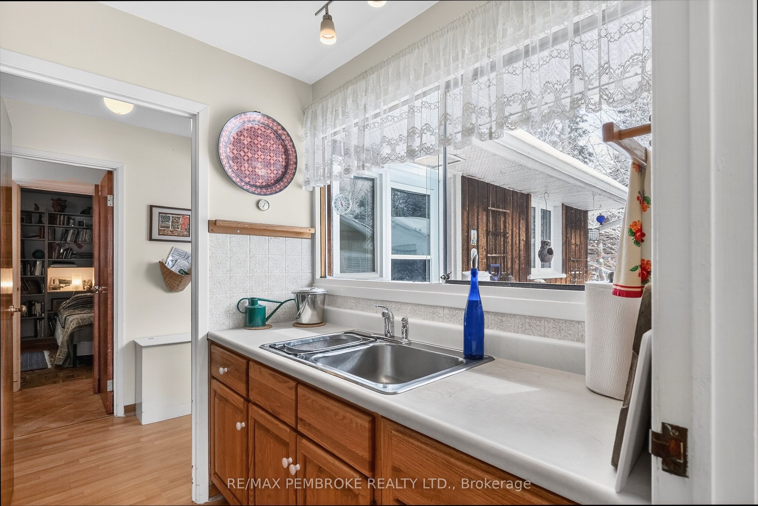 98 Glendale Avenue Property Photo 16