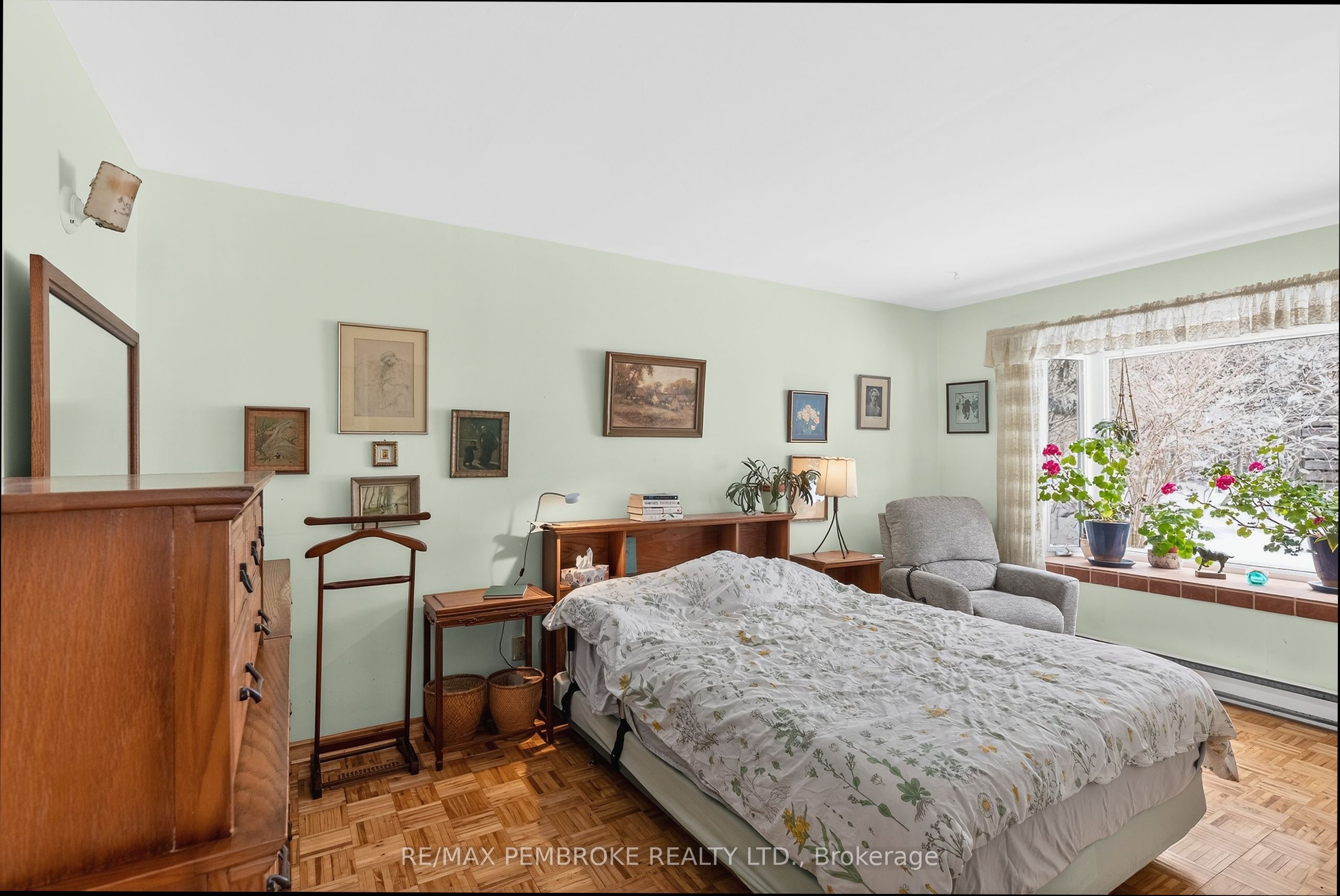 98 Glendale Avenue Property Photo 29
