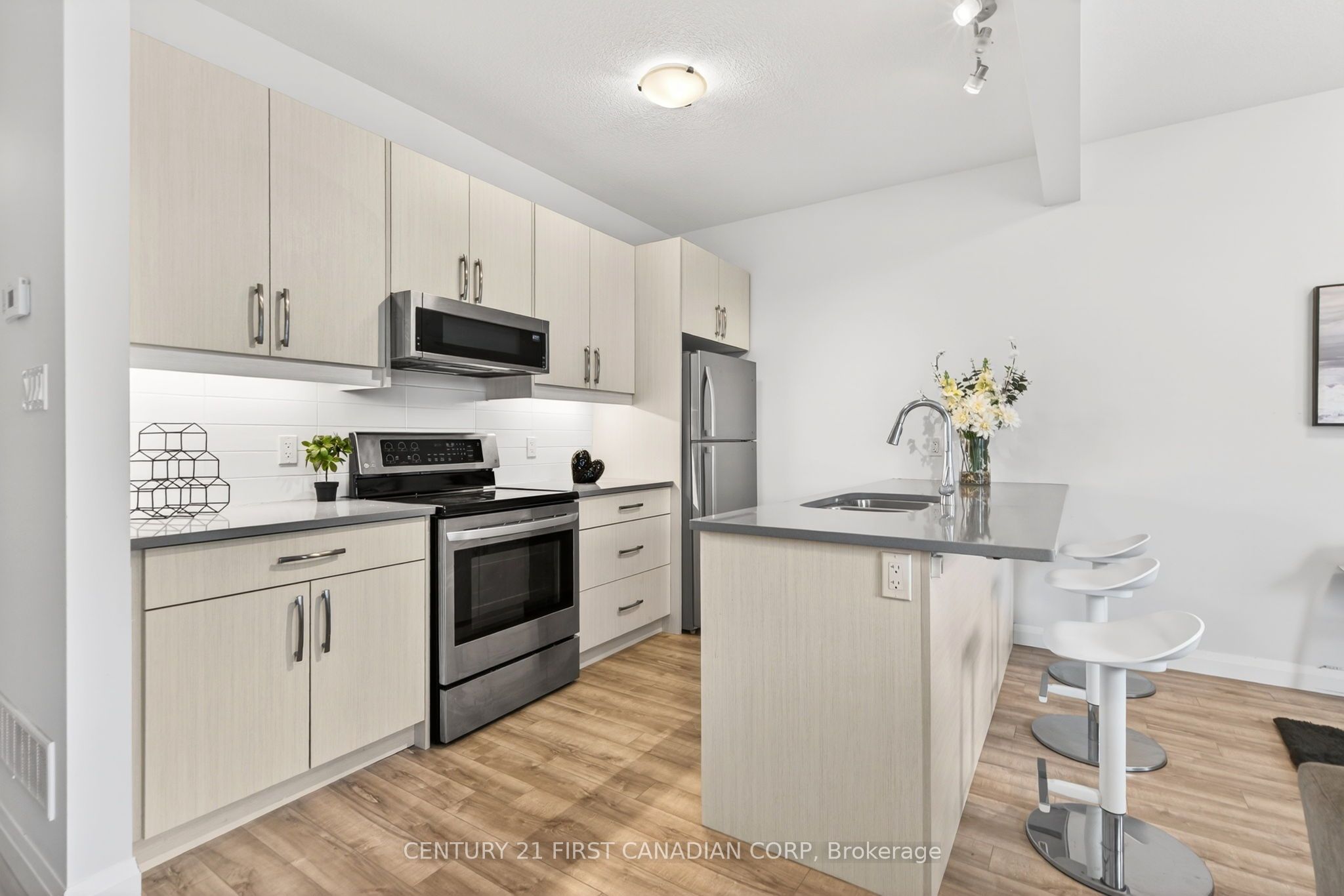 807 Kleinburg Drive 9 Property Photo 5