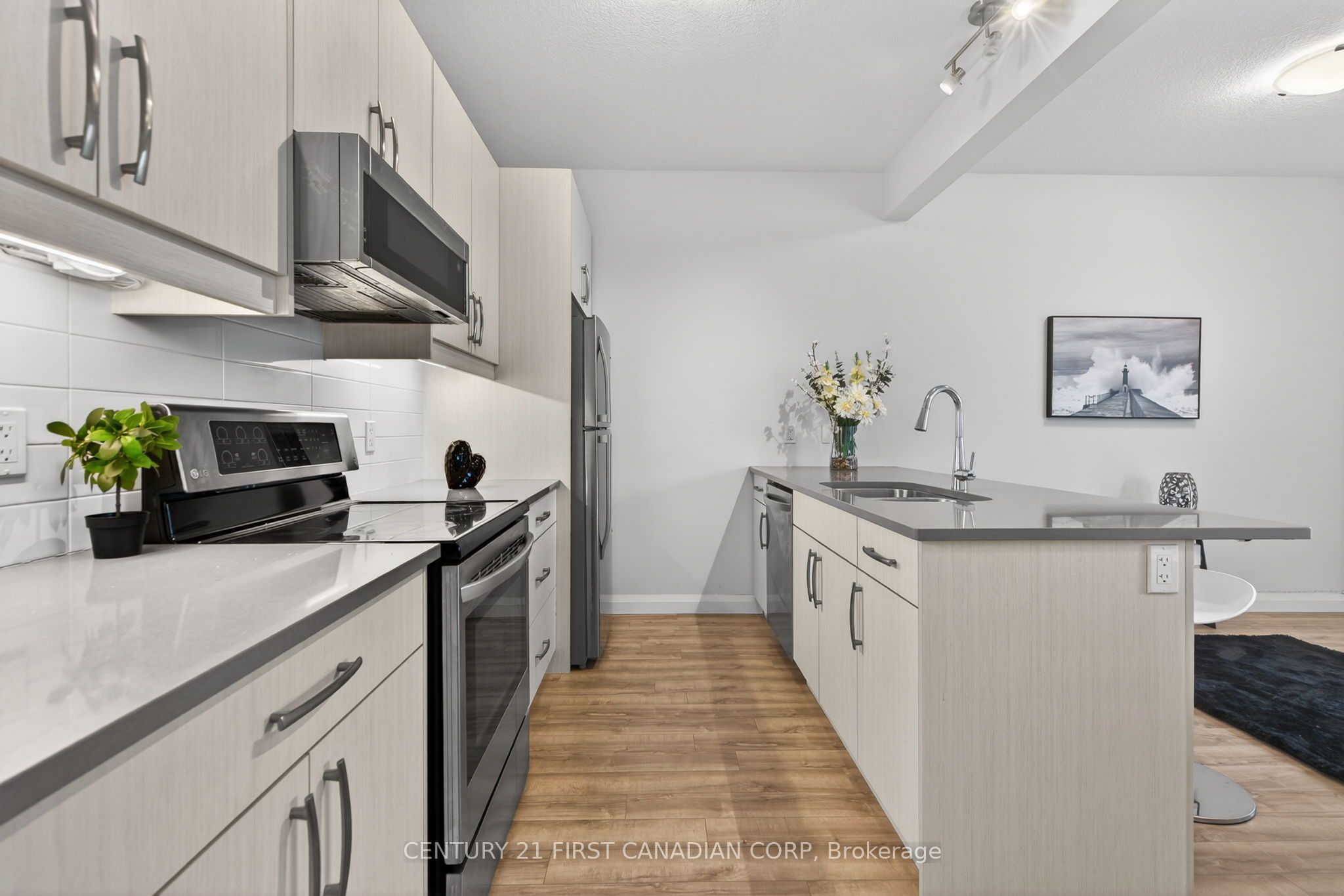 807 Kleinburg Drive 9 Property Photo 6
