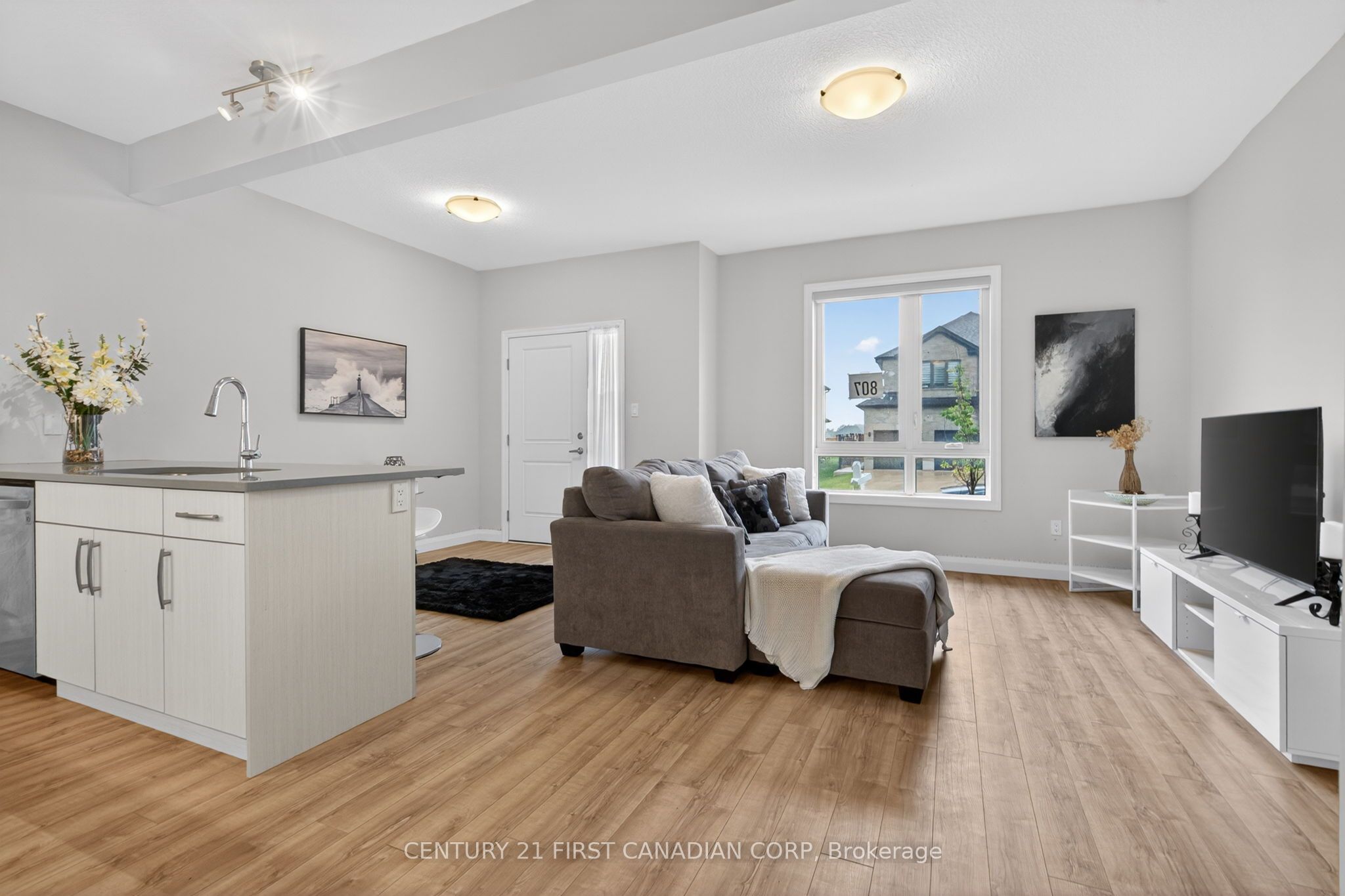 807 Kleinburg Drive 9 Property Photo 7