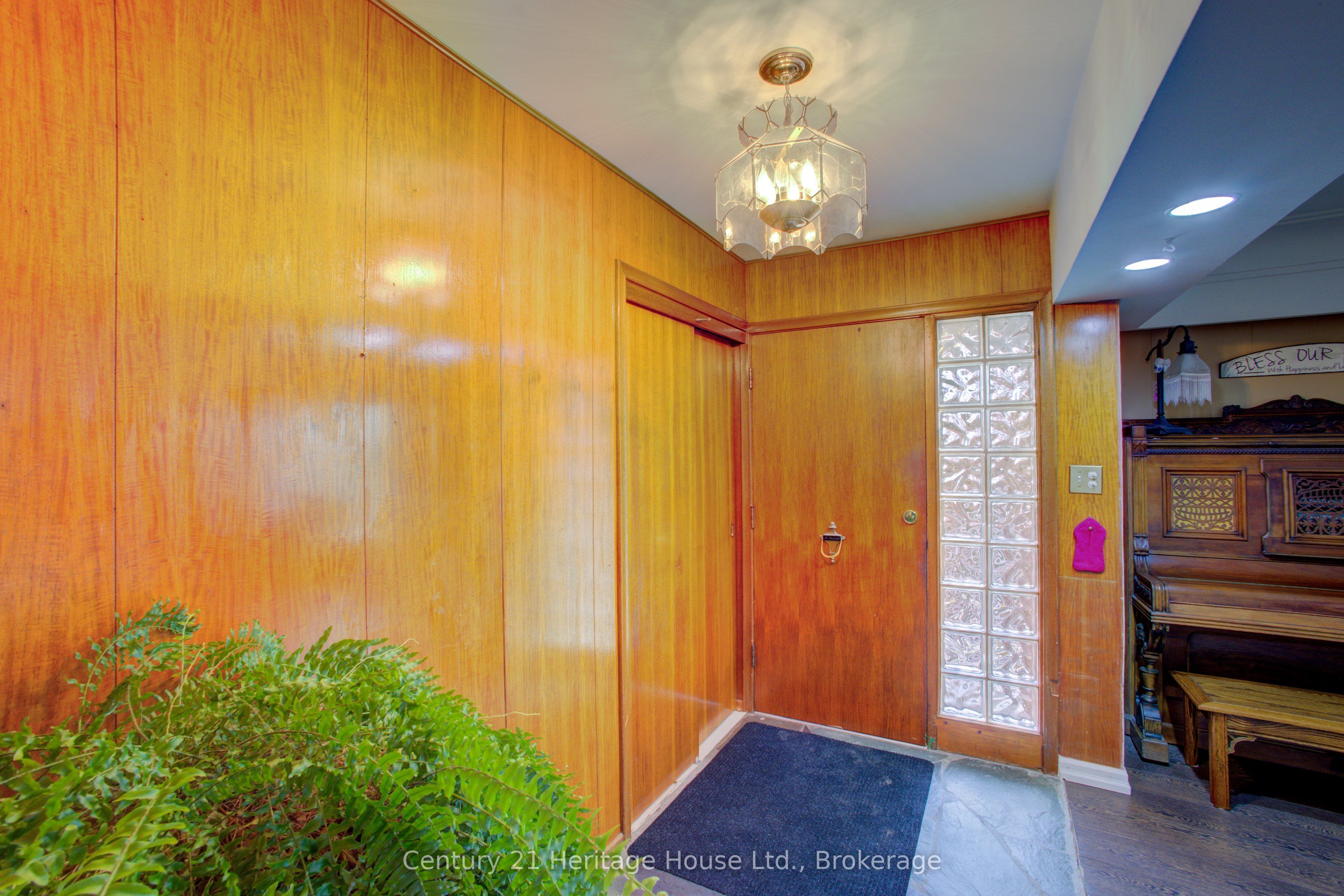 252 Durham Road W Property Photo 3